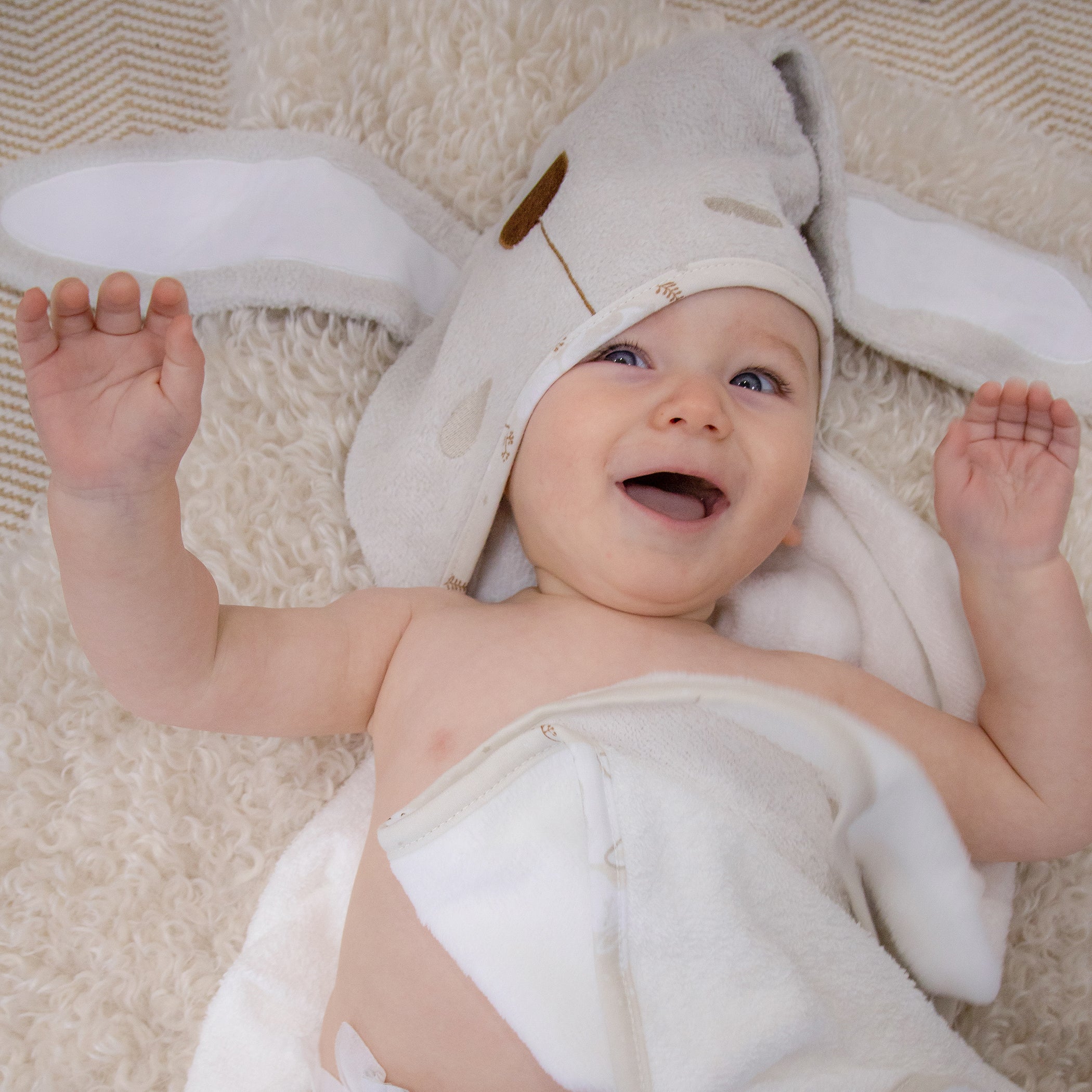 Bunny Dreams Hooded Bath Towel for Kids - Soft & Absorbent Bunny-Themed Bathrobe with Ears - Perfect for Bath Time, Swimming, and Cozy Lounging