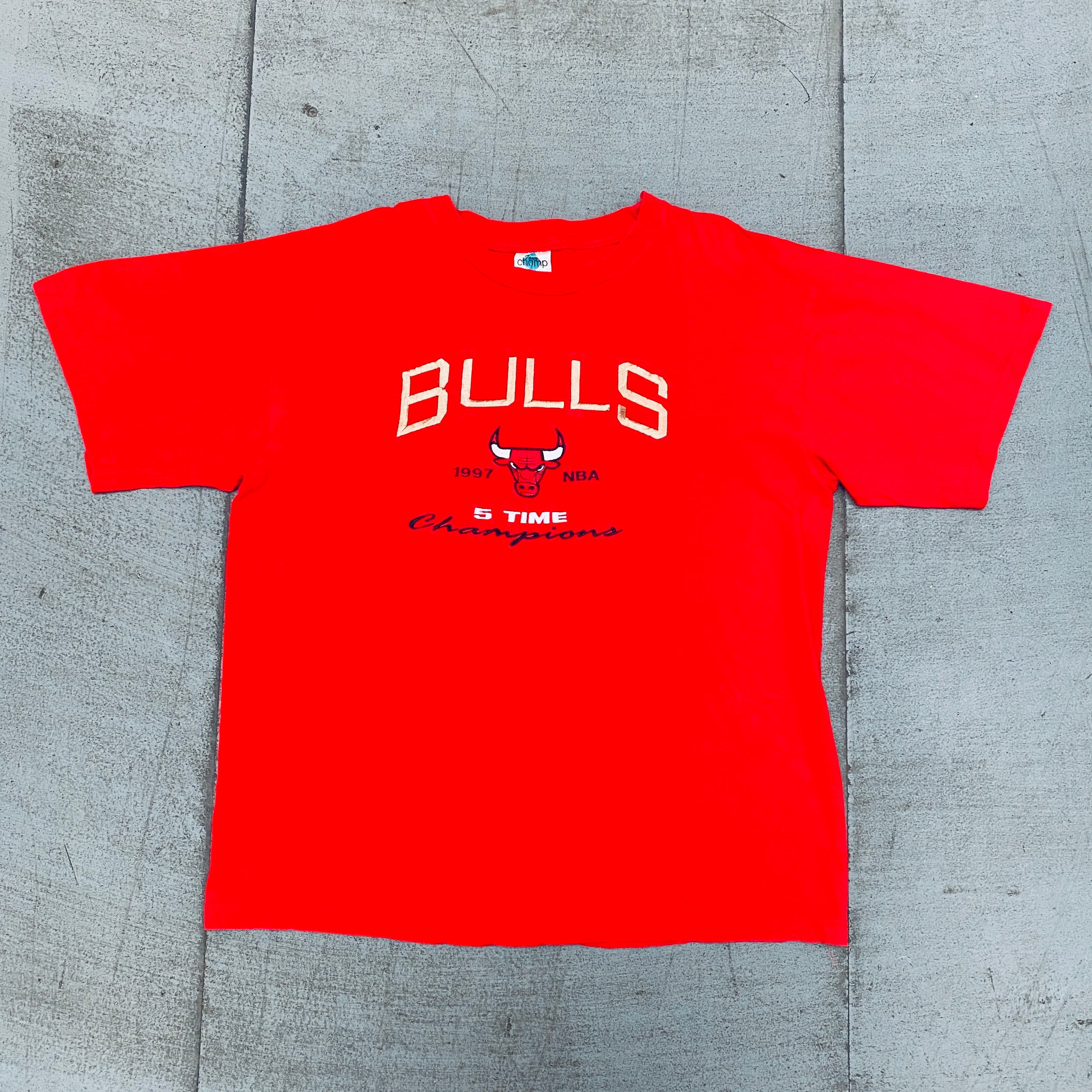 Chicago Bulls 1997 NBA 5-Time Champions Embroidered Spellout T-Shirt - Vintage Basketball Fan Tee for Men & Women - Perfect for Game Day, Sports Events & Casual Wear (Large/XL)