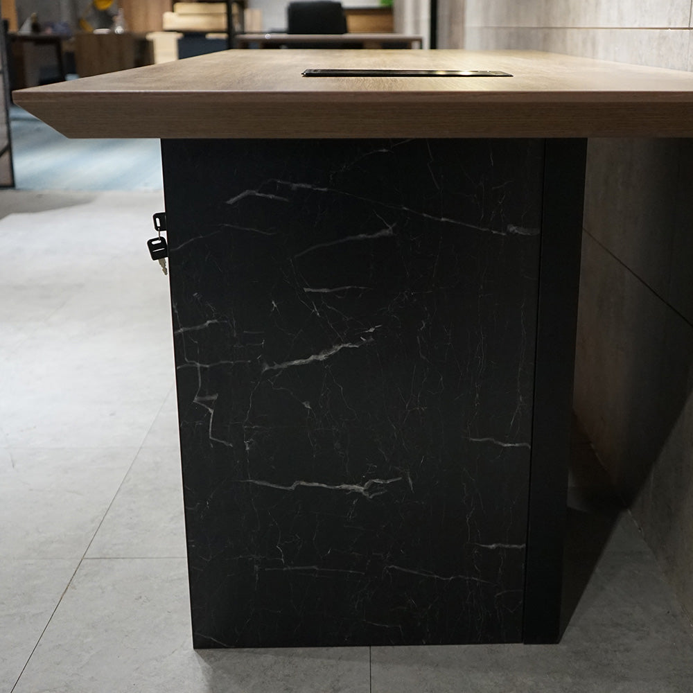 LOGAN Executive Desk Reversible 180cm Warm Oak & Black - Modern Office Desk for Home & Business Workspace - Perfect for Professionals, Remote Work & Study Areas