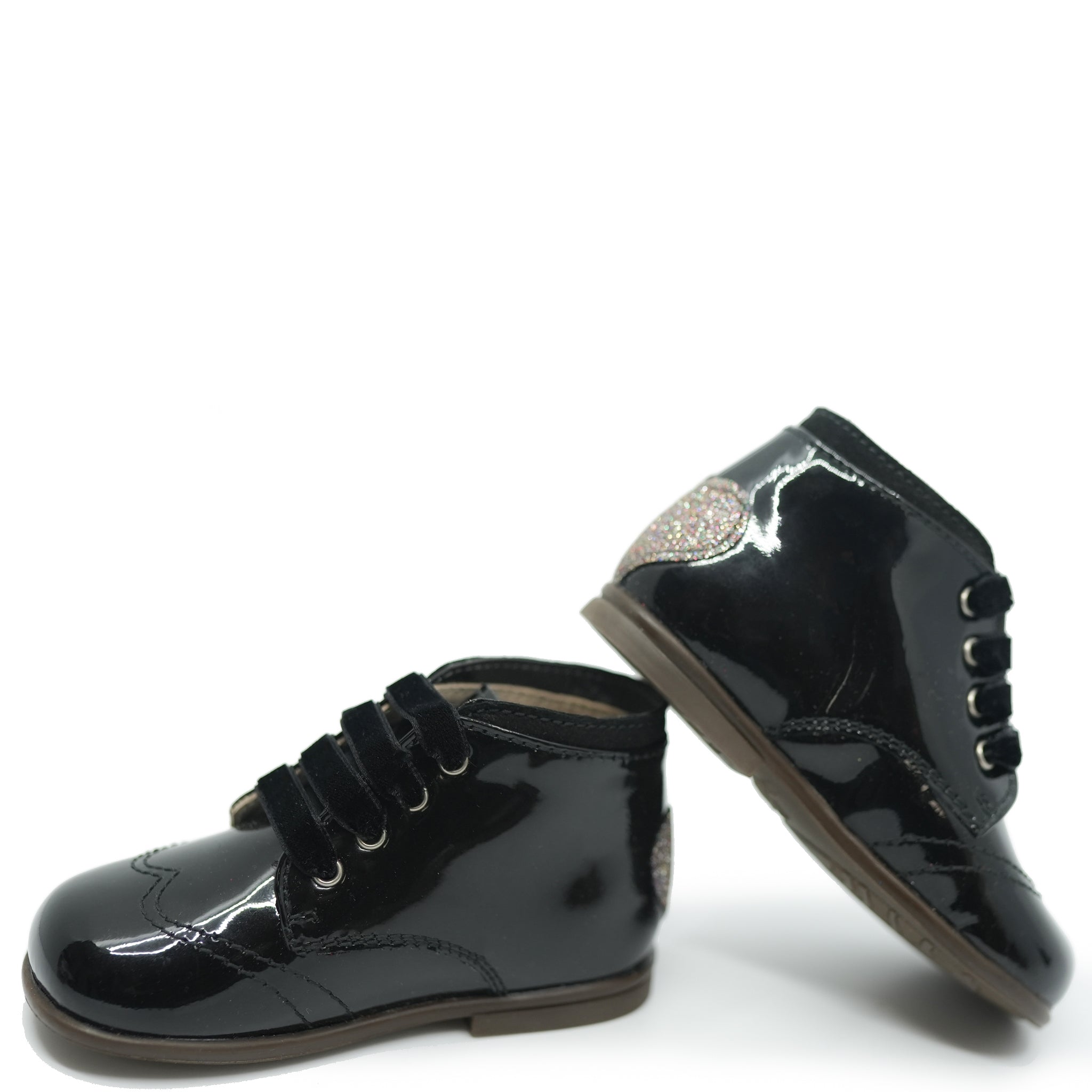 Beberlis Black Patent Glitter Heart Baby Booties - Shiny Dress Shoes for Newborns & Infants - Perfect for Photoshoots, Christenings & Special Occasions