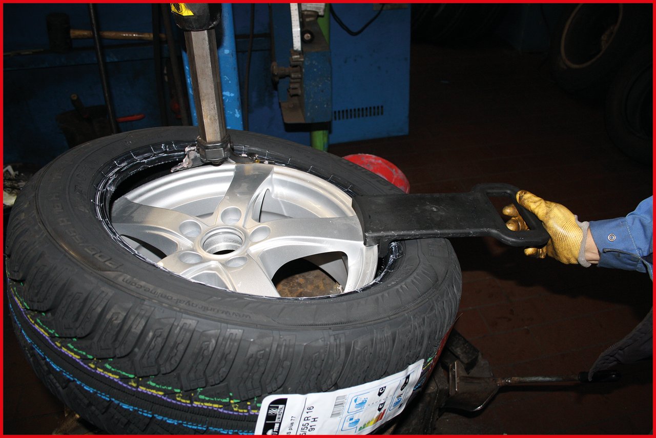 KS TOOLS Bead Hold-Down Device for Tire Mounting Machines - Universal Fit, Clear - Perfect for Auto Repair Shops & Tire Service Centers