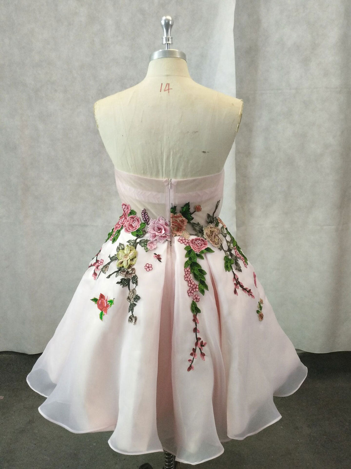 Light Pink Sweetheart Neckline Tulle Lace Applique Short Prom Dress for Homecoming, Party, and Special Occasions