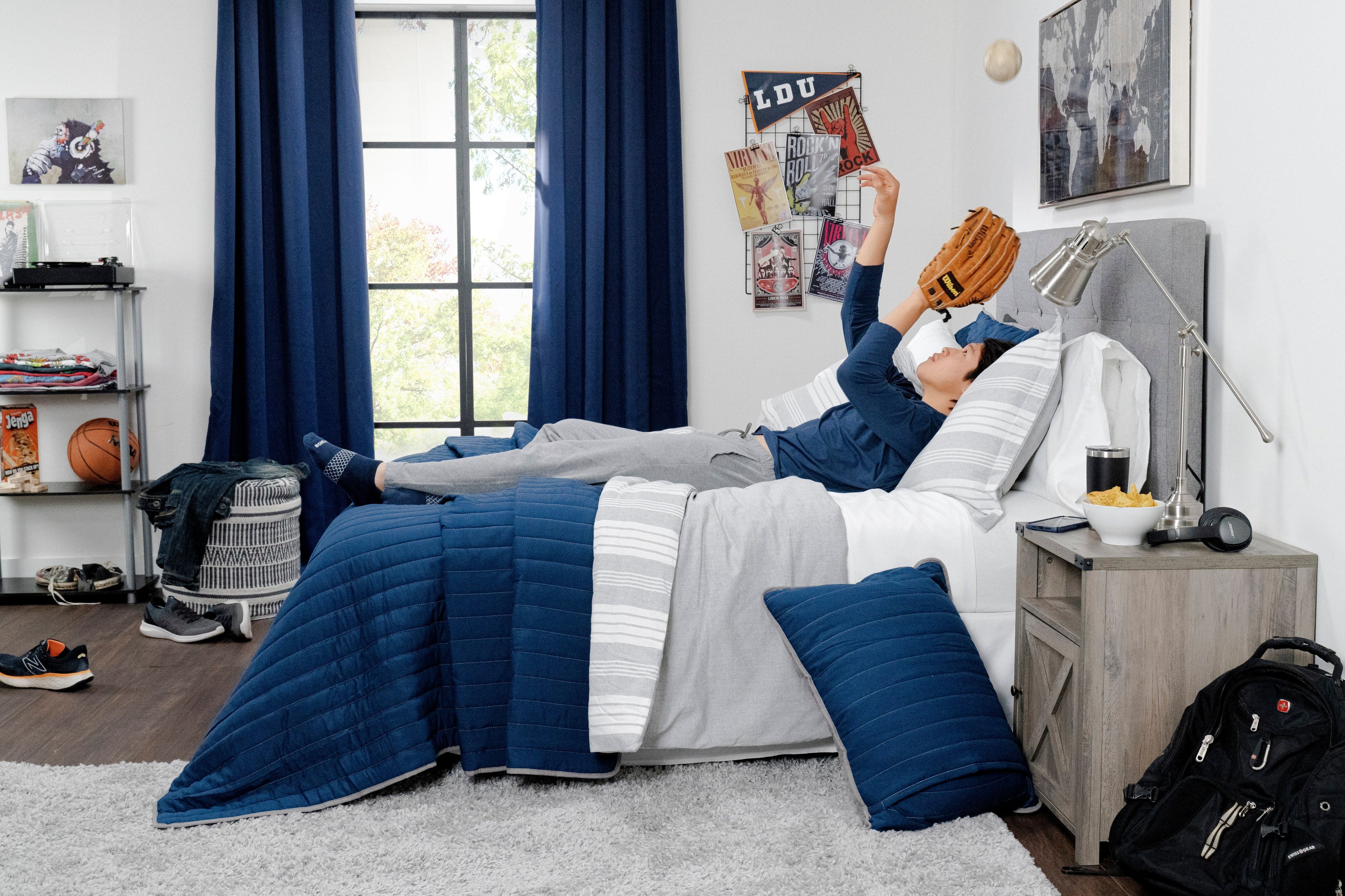 Soft Stripe All Season Quilt Coverlet Set - Lightweight Bedding for Year-Round Comfort - Perfect for Master Bedroom, Guest Room & Cozy Home Decor