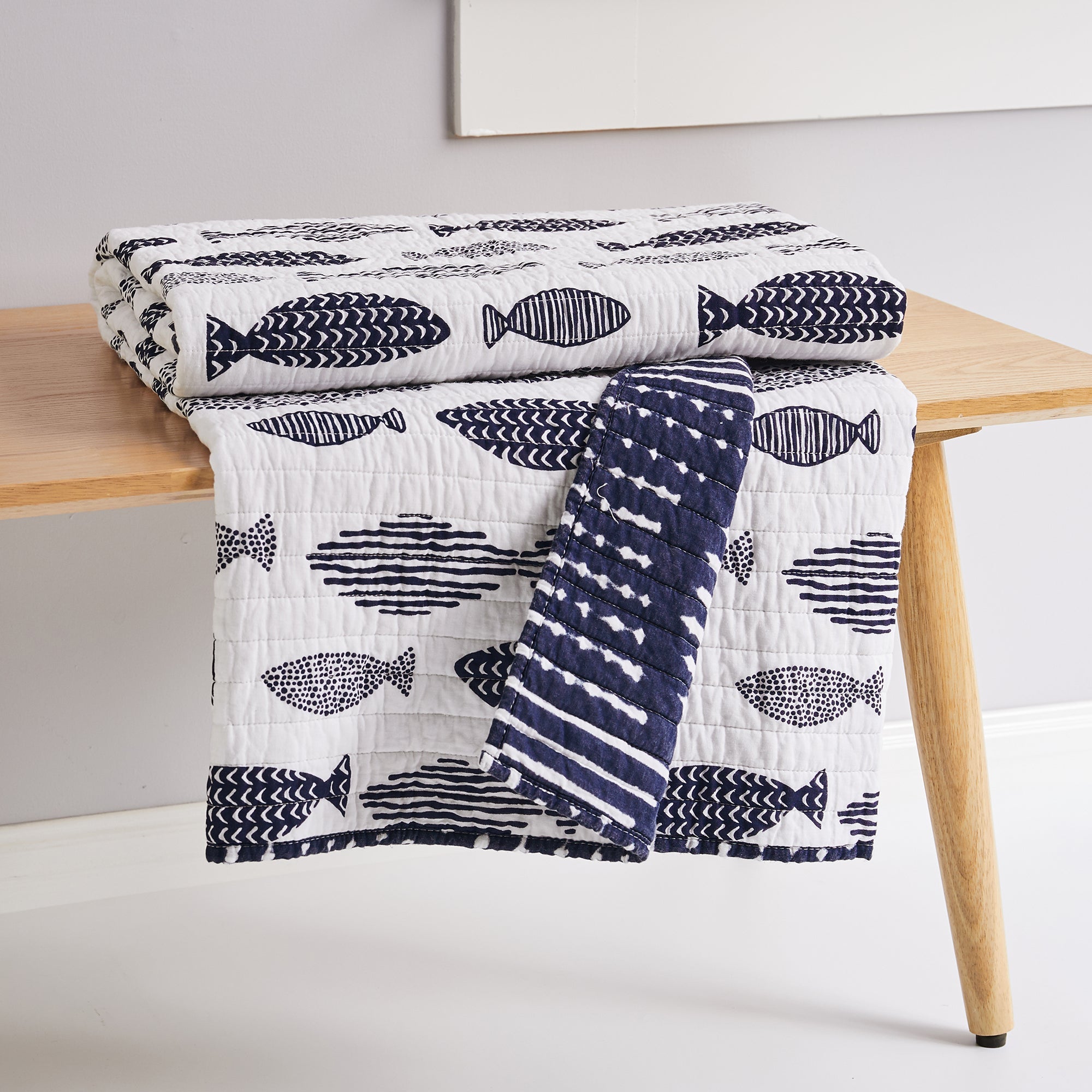 Bakio Quilted Throw Blanket - Soft Cozy Lightweight Bedspread for Couch, Sofa & Bed - Perfect for Home Decor, Living Room, Dorm & Gift Giving