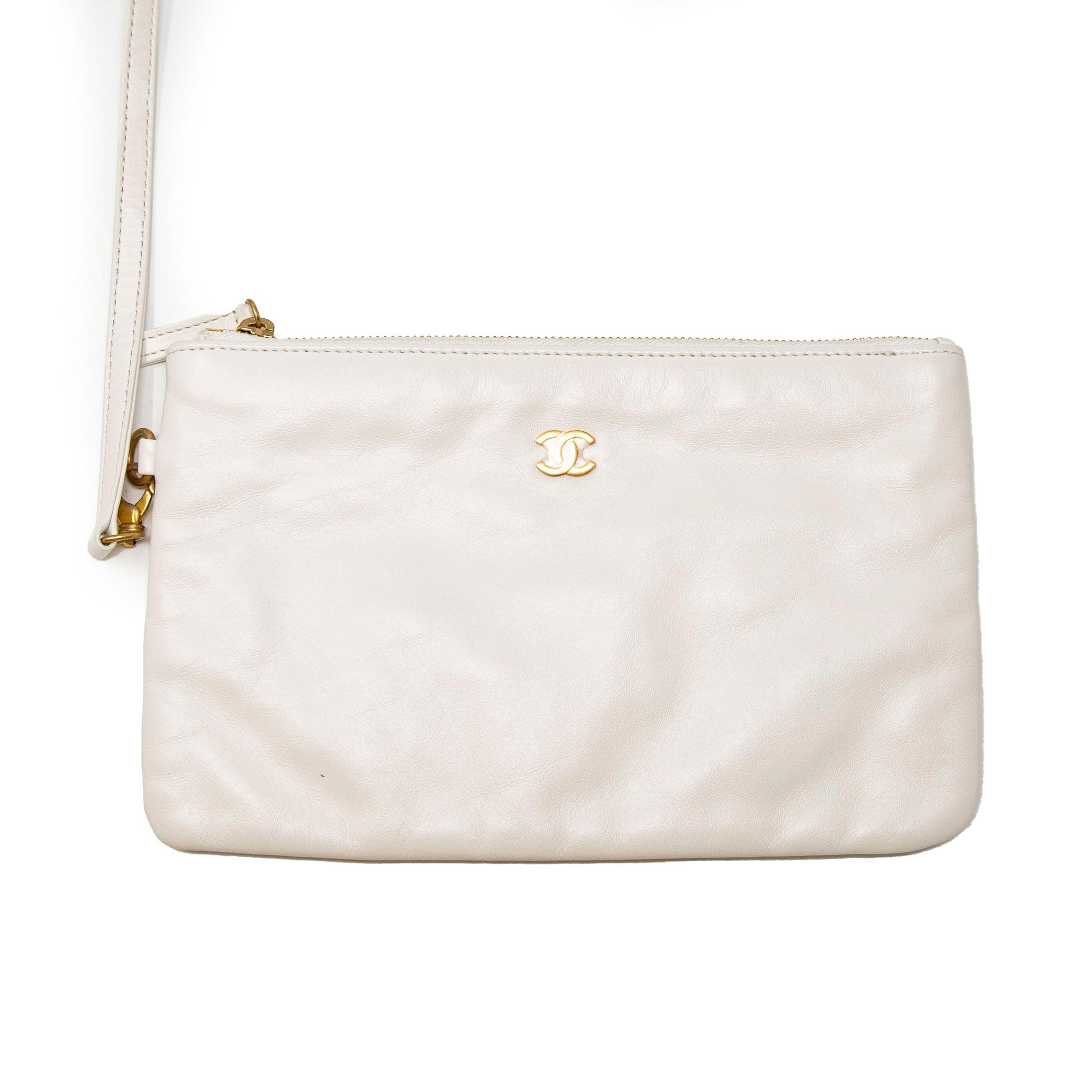 Chanel White 22 Hobo Bag - Luxury Designer Handbag for Women | Perfect for Everyday Use, Work & Special Occasions