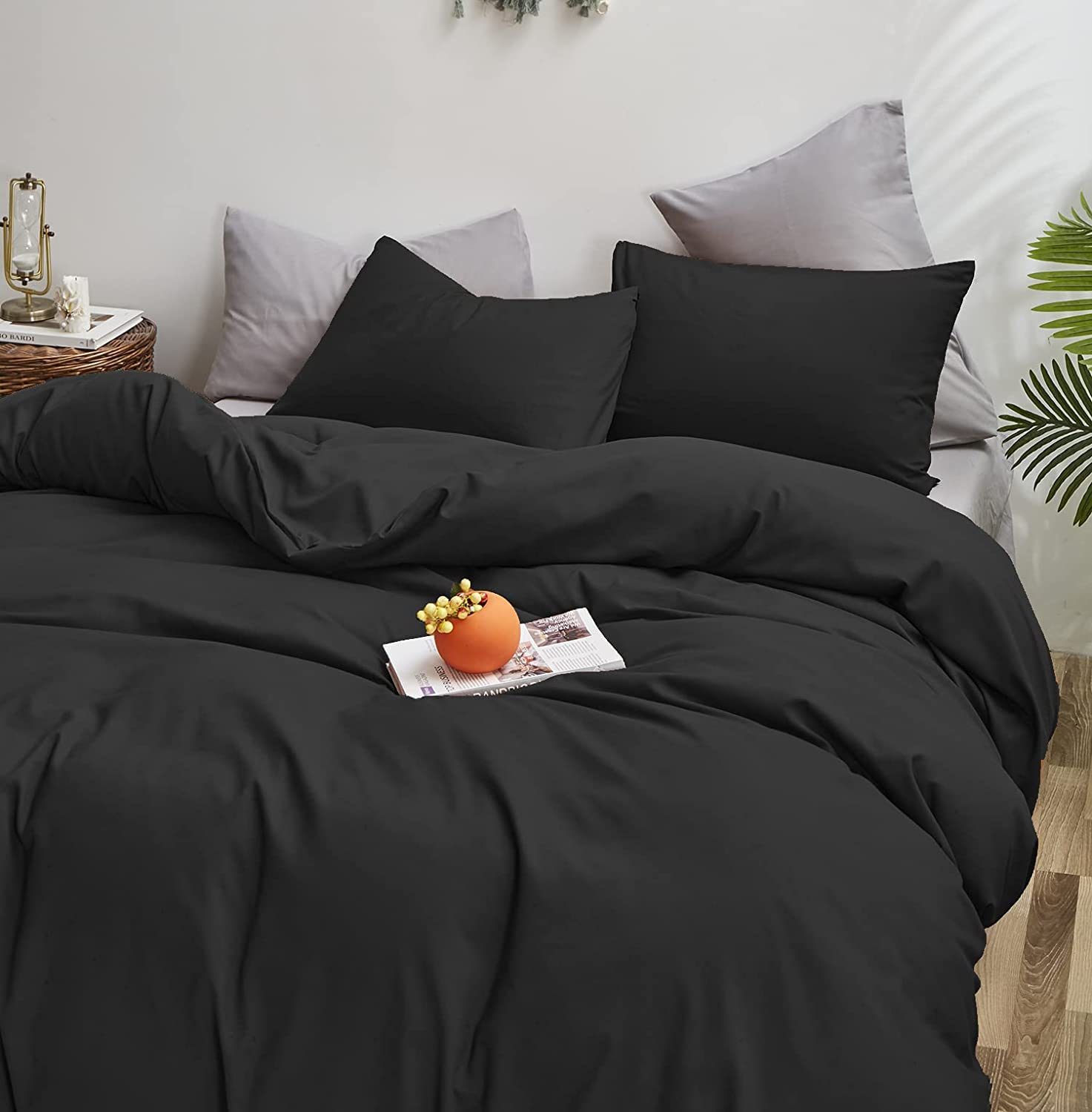Premium All Black King Size Comforter Set - Ultra Soft & Cozy Bedding for Men & Women - Simple Solid Black Quilted Bedspread - Ideal for Master Bedroom, Guest Room & Dorm - Machine Washable