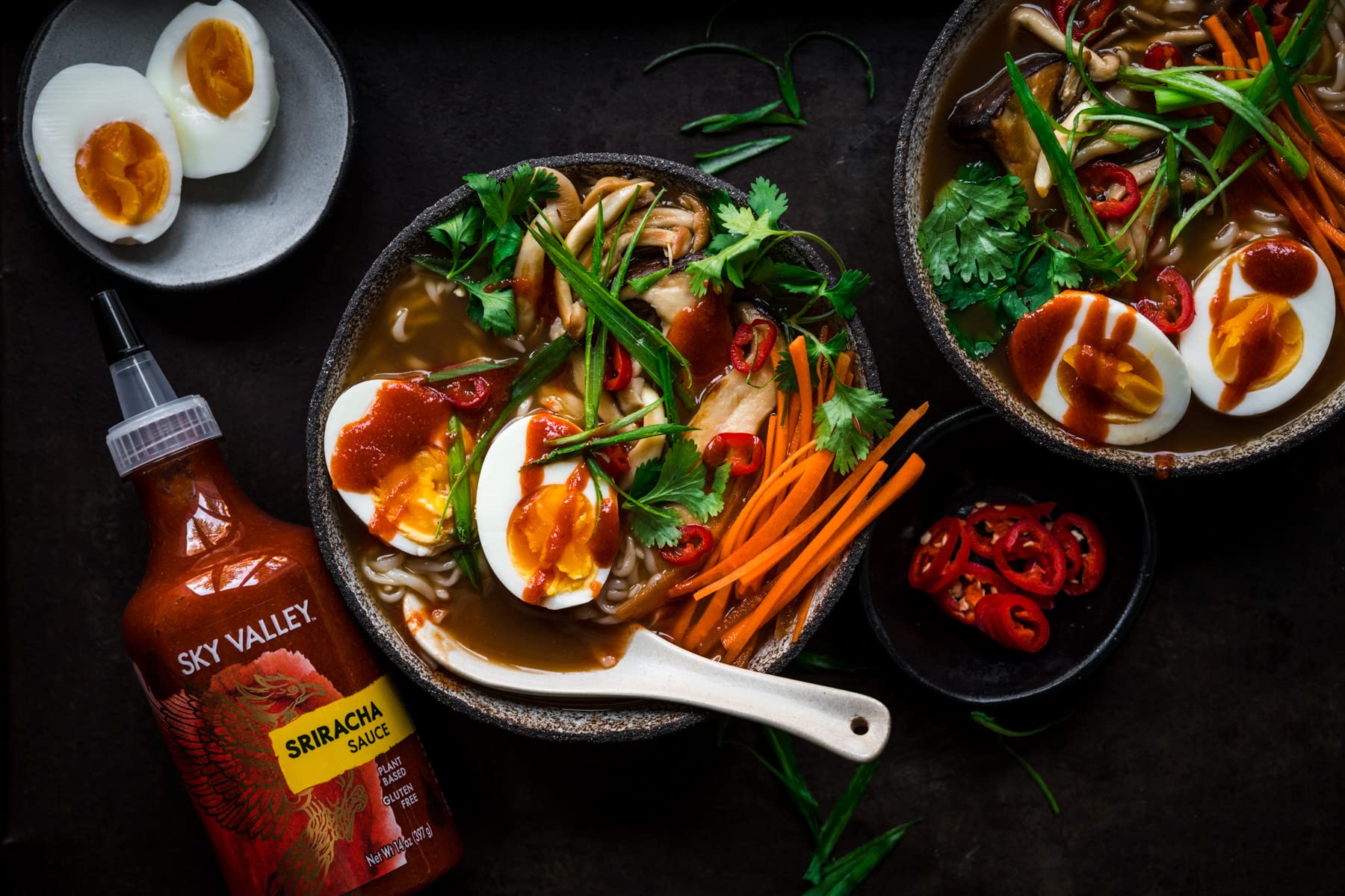 Sky Valley Sriracha Hot Sauce - Vegan, Gluten Free, Non-GMO Chili Sauce with Red Jalapeno Peppers - Only 5 Calories & Less Than 2g Sugar per Serving (18.5 oz) - Perfect for Tacos, Burgers, Wings & Asian Dishes