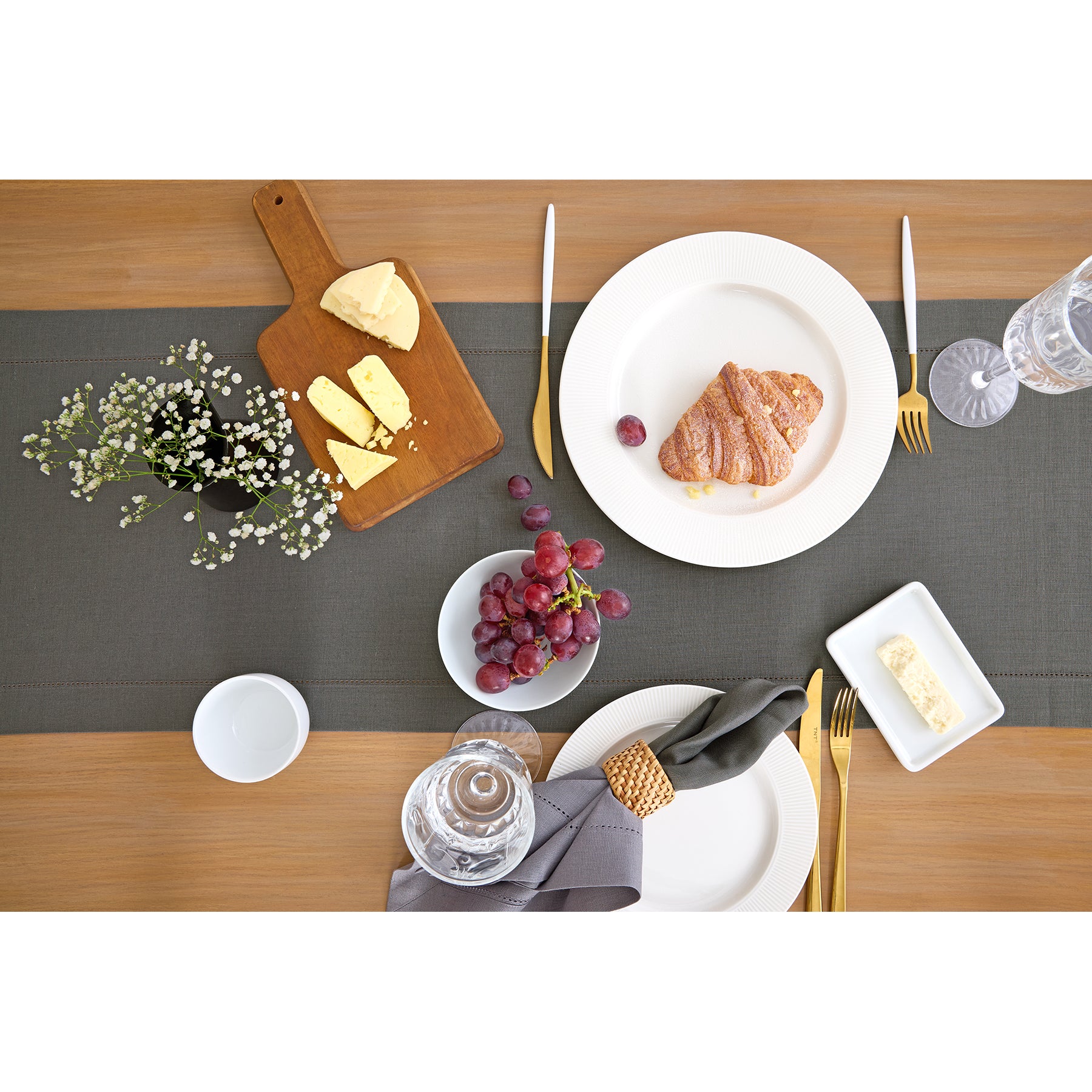 Elegant Classic Hemstitch Table Runner - Premium Linen Dining Decor for Weddings, Parties & Home Styling