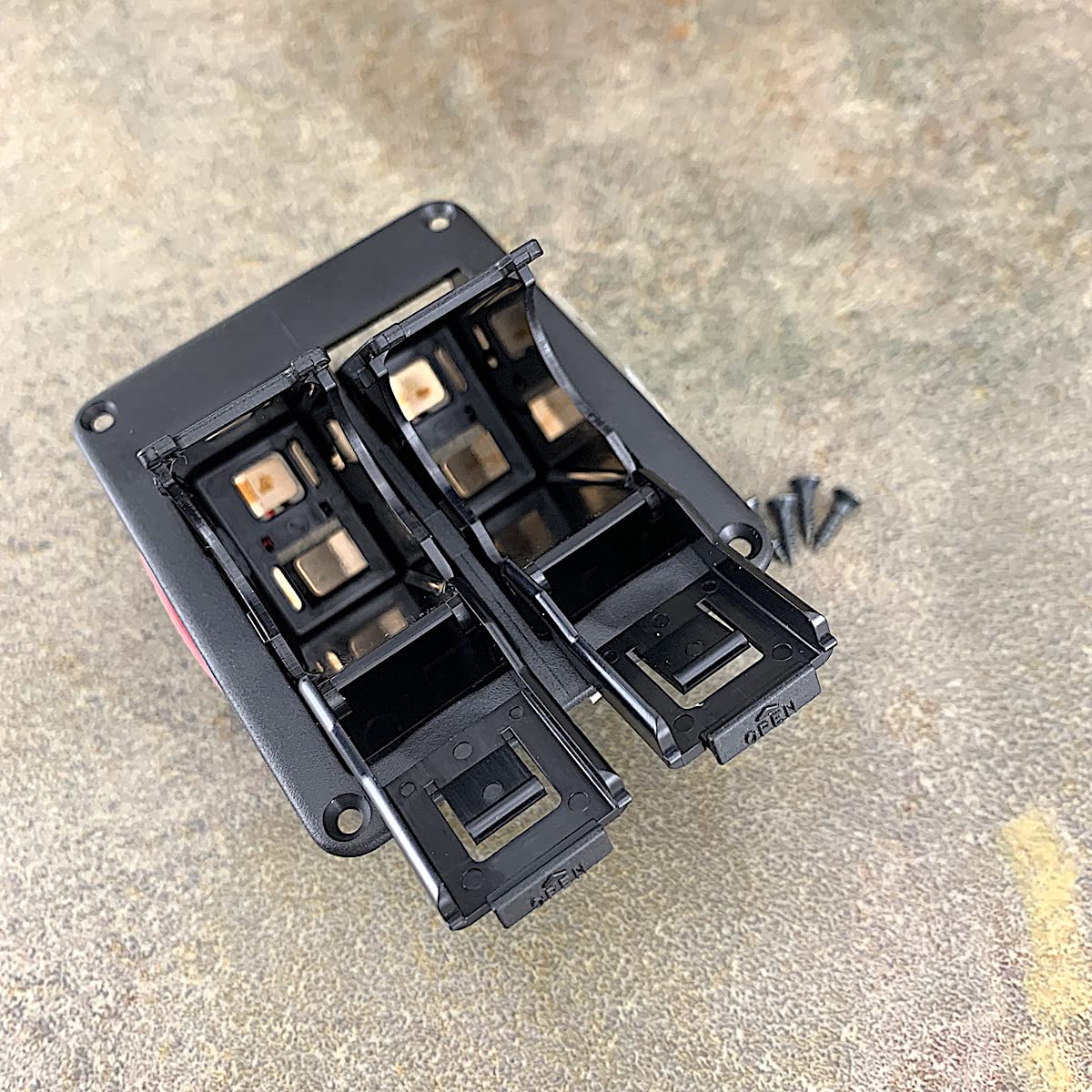 Gotoh Dual 9 Volt Battery Box - Premium Guitar Pedal Power Supply for Effects Pedals & Music Equipment - Perfect for Live Performances & Studio Recording