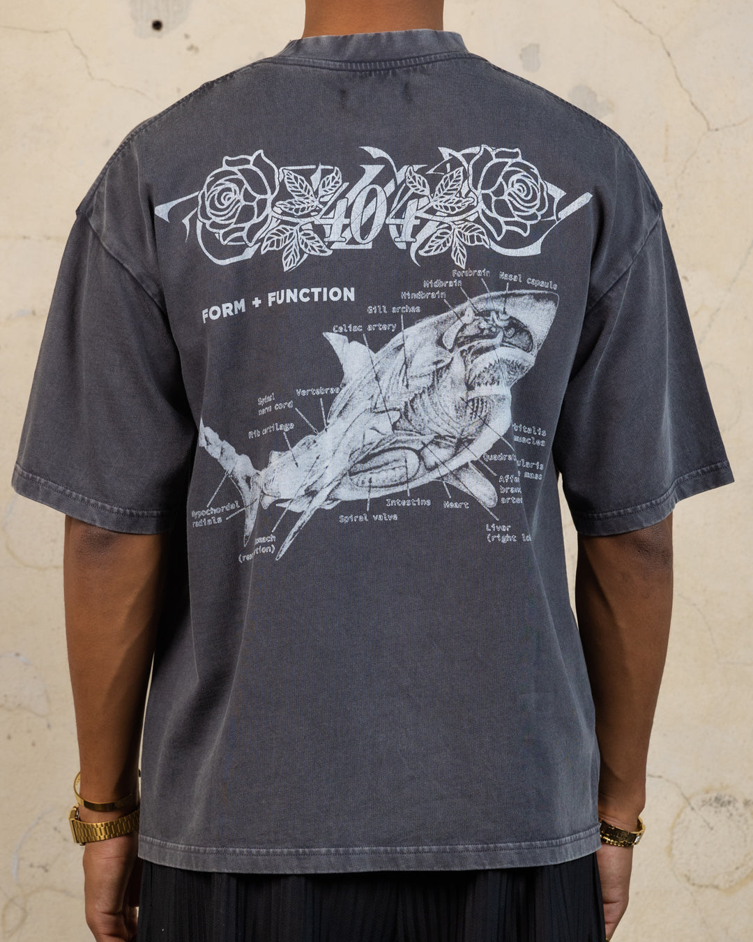404 Riptide Vintage Graphic T-Shirt - Charcoal Gray Cotton Tee for Men - Casual Streetwear & Retro Style Outfits