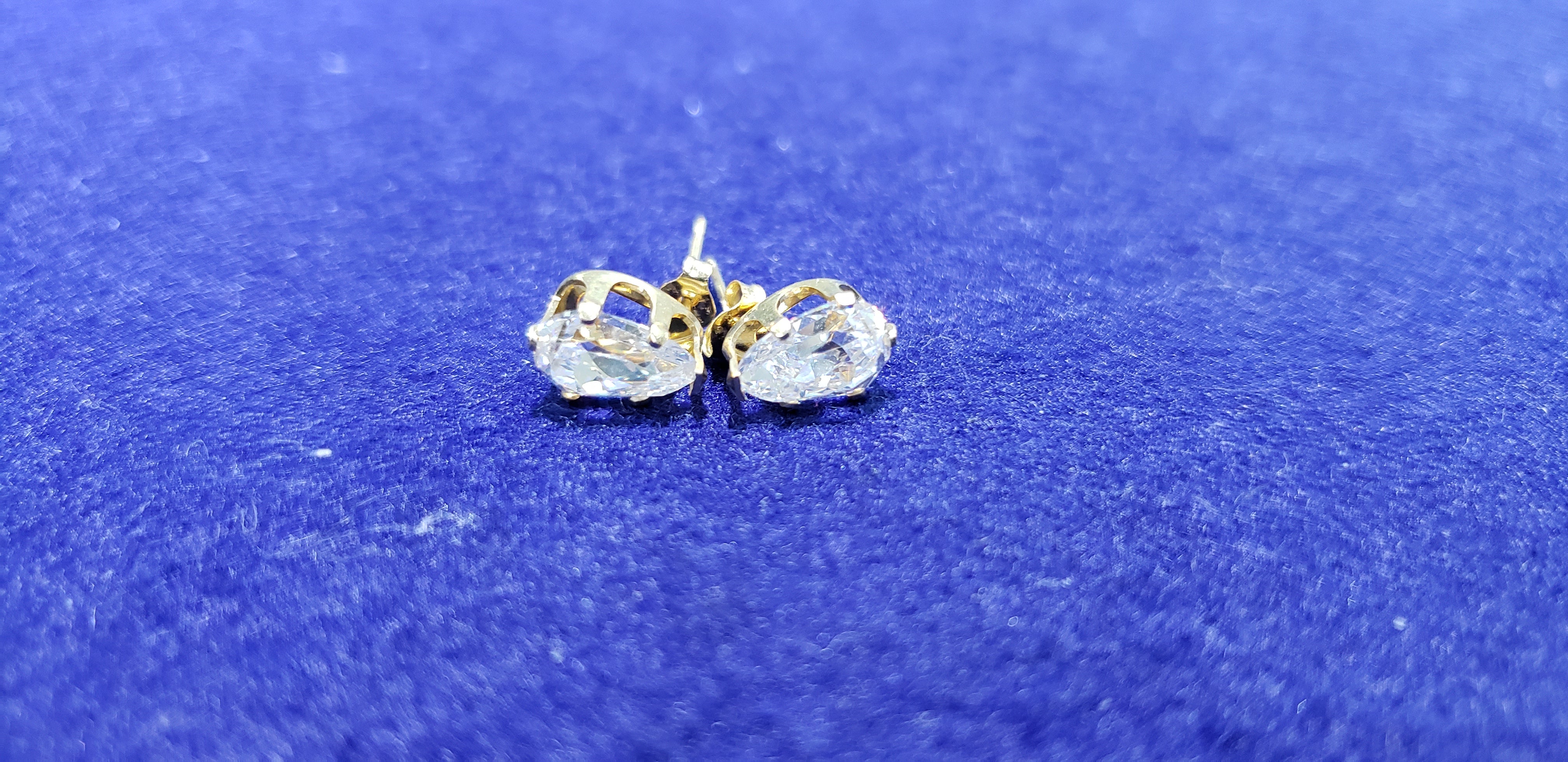 9MM Cubic Zirconia CZ Pear Shaped Tear Drop Stud Earrings for Women - Elegant Dangle Earrings for Wedding, Party & Special Occasions