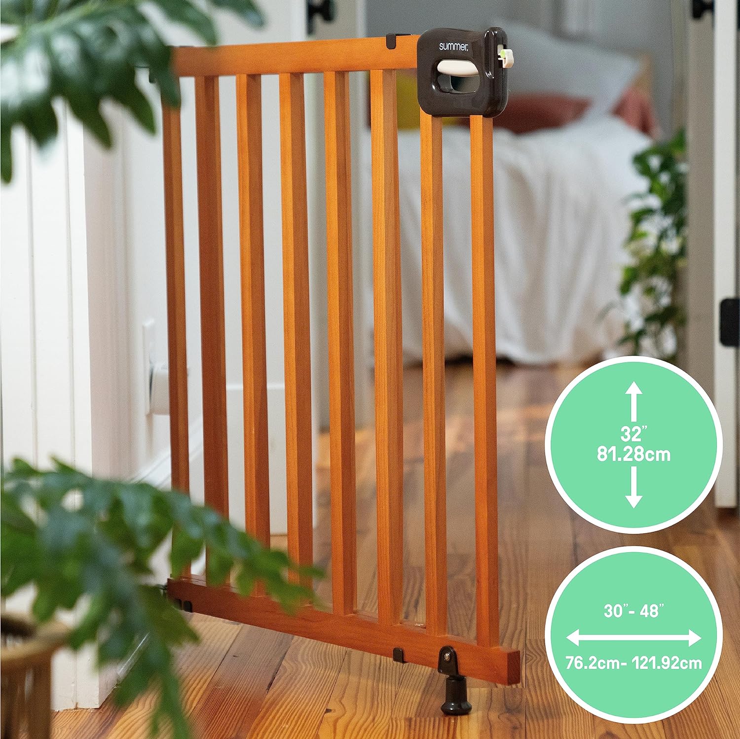 Summer Infant Deluxe Stairway Easy-to-Install Wooden Baby Safety Gate for Stairs and Doorways - Childproof Home Protection for Toddlers and Pets
