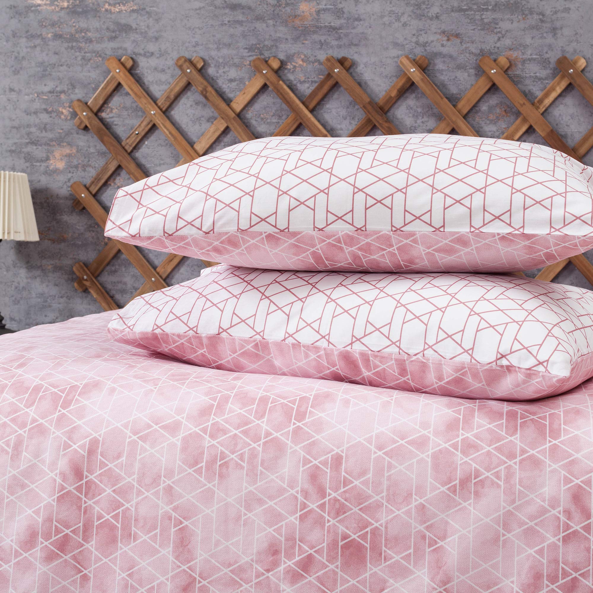 SussexHome Peach Girl Duvet Cover Set - King Size Pink Bedding (1 Duvet Cover, 1 Fitted Sheet, 2 Pillowcases) | Hypoallergenic, Breathable, Wrinkle-Resistant & Machine Washable | Perfect for Girls' Bedrooms, Dorm Rooms & Guest Rooms
