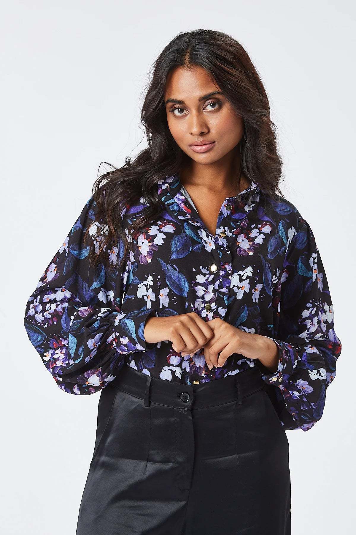 GUETTY Floral Print Shirt for Women - Purple Blouse with Floral Pattern - Perfect for Casual Wear, Office Outfits & Spring Fashion