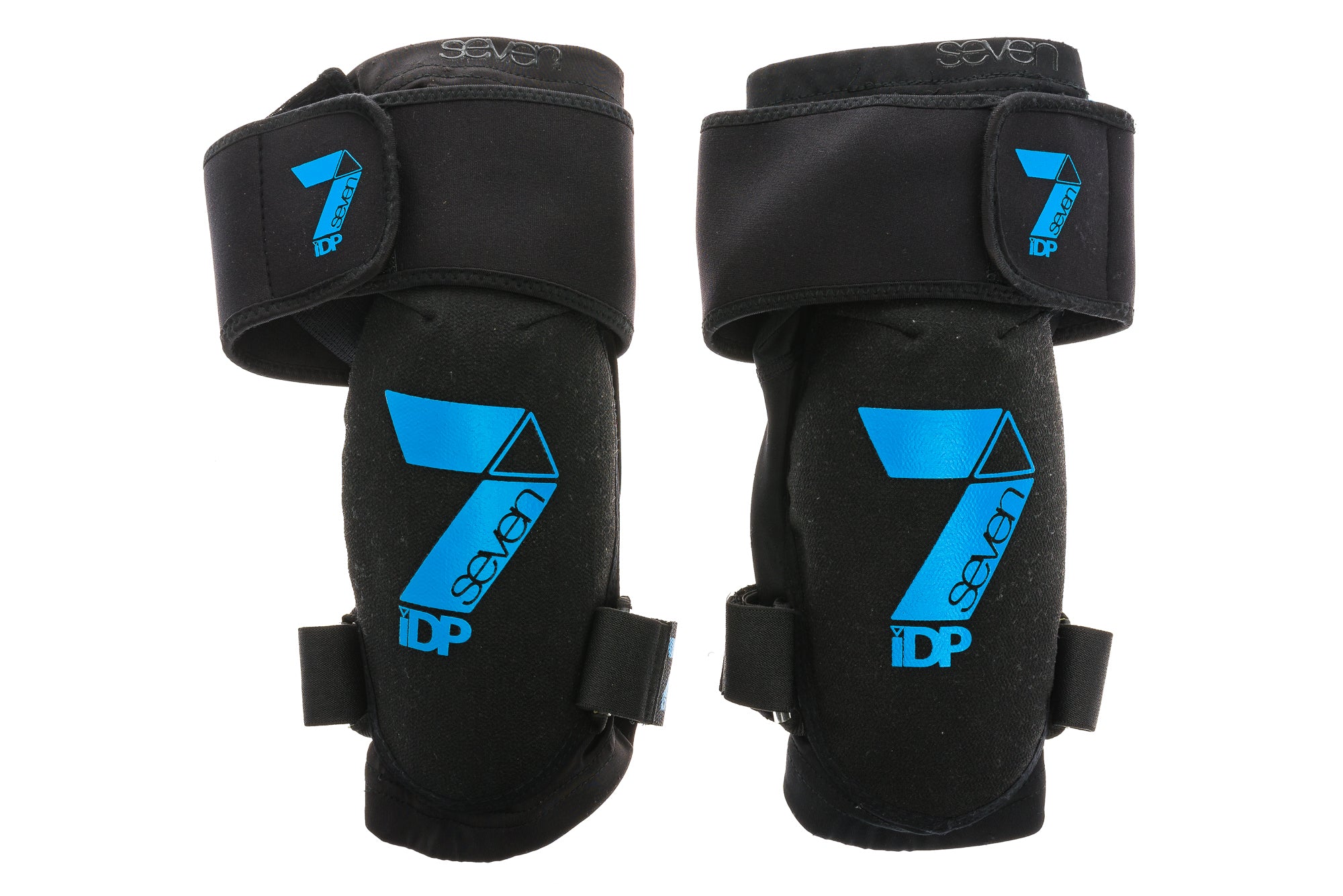 7IDP Transition Wrap Knee Guards Large Black/Blue - Protective Knee Support for Motocross, BMX & Mountain Biking - Ideal for Sports & Outdoor Activities