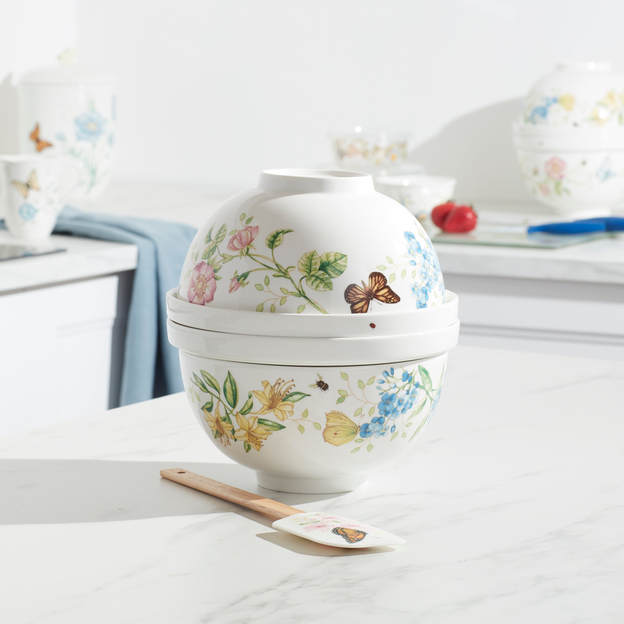 Butterfly Meadow 8-Piece Dinnerware Set - Elegant Porcelain Plates & Bowls for Everyday Dining, Dinner Parties & Home Decor
