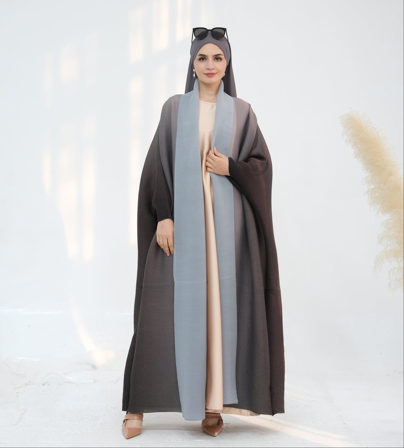 Elegant Brown Pleated Ombre Kimono Open Abaya for Women - Boho Chic Loose Cover Up for Beach, Party & Special Occasions