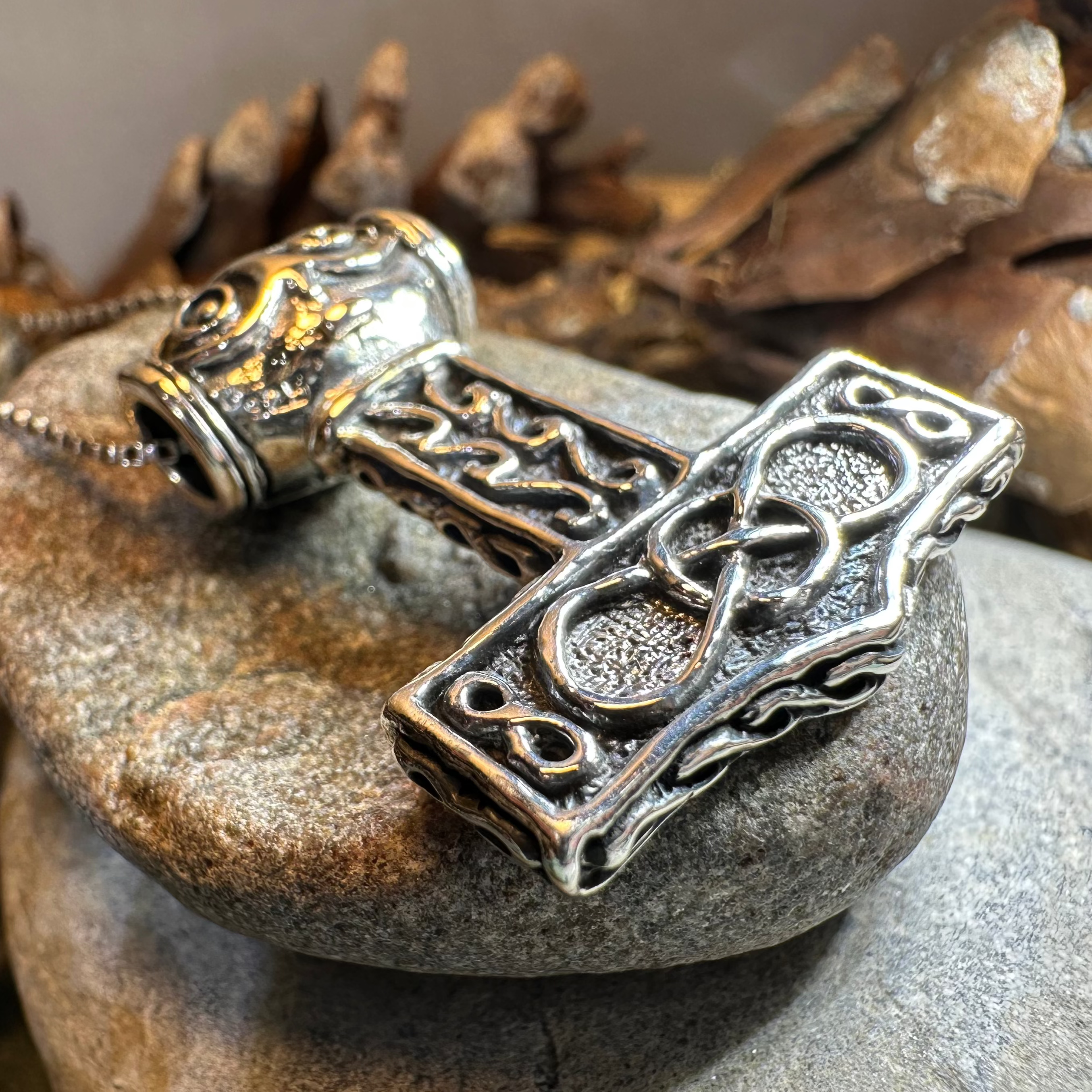 Thor's Hammer Necklace - Viking Mjolnir Pendant for Men & Women - Norse Mythology Jewelry - Perfect for Cosplay, Gifts & Everyday Wear