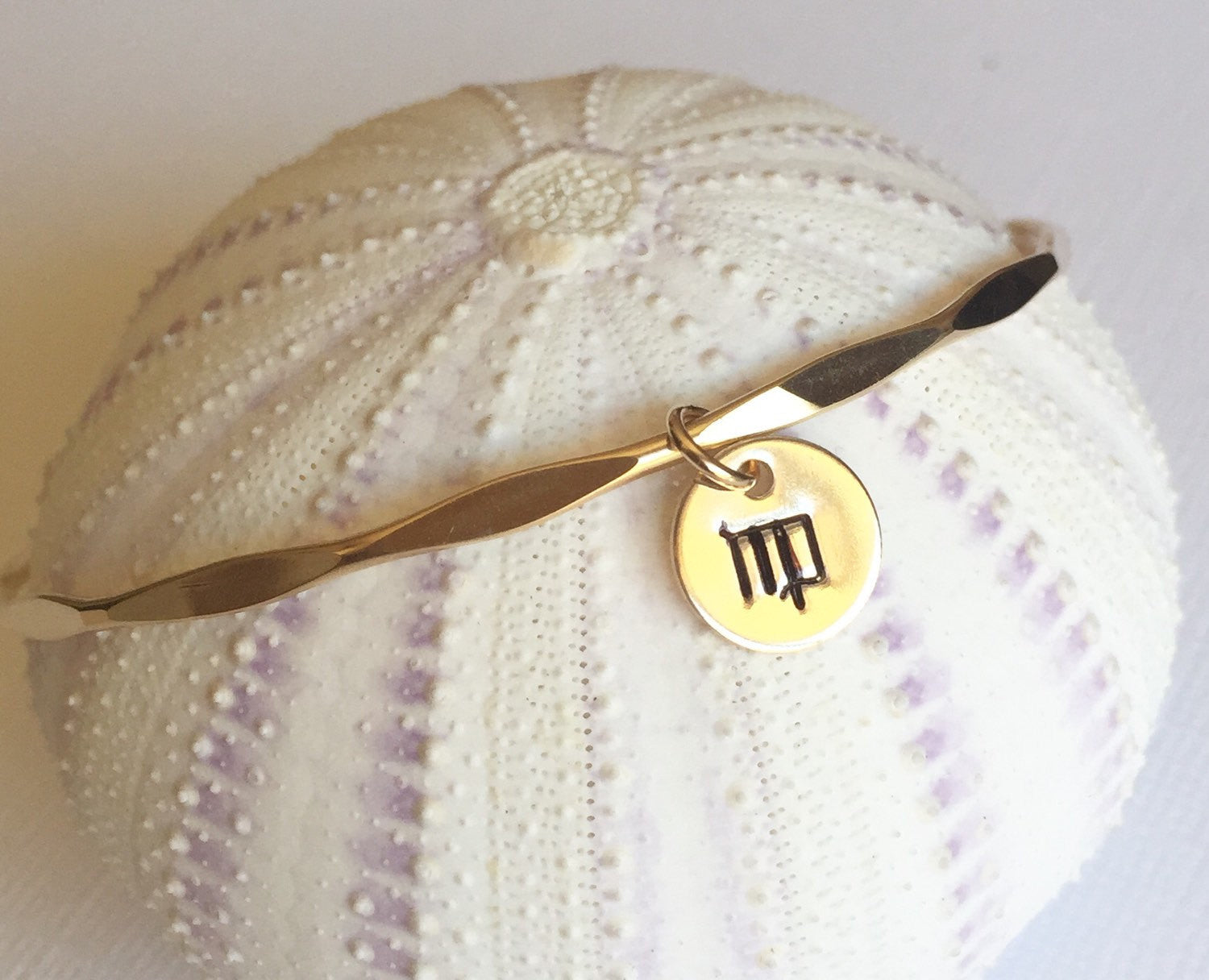 Bangle Carey (B182) - Stylish Women's Fashion Bracelet for Casual & Formal Wear | Perfect for Parties, Office & Everyday Accessories