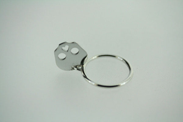 Stylish Skull Charm Ring for Women - Gothic Punk Jewelry for Halloween, Parties & Everyday Wear