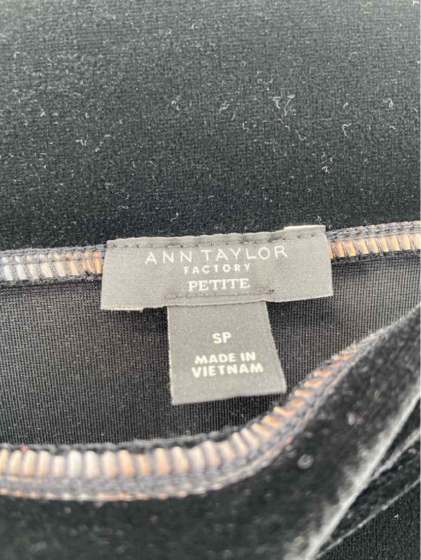 Pre-Owned Ann Taylor Black Velvet Blouse Size Small - Perfect for Work, Parties & Holiday Outfits