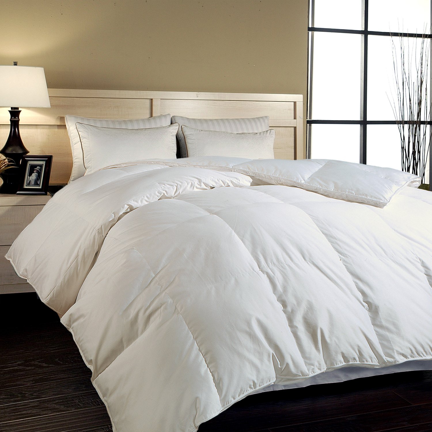 Blue Ridge Home Fashions 700 Thread Count Naples Oversized Down Alternative Twin Comforter - Hypoallergenic White Down Alternative Bedding for All Seasons | Perfect for Guest Rooms, Dormitories & Cozy Bedrooms