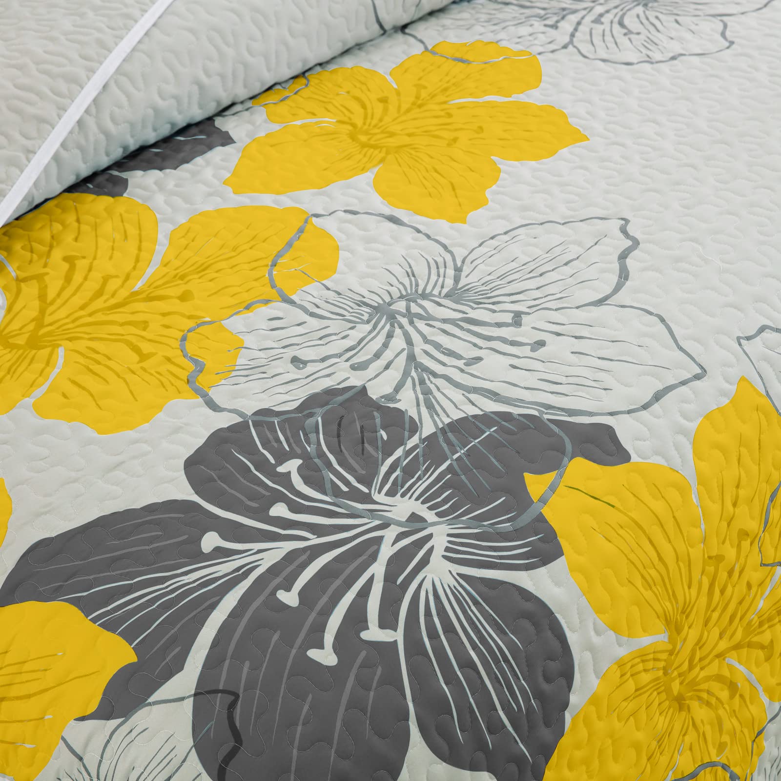 DJY 3-Piece Queen Size Yellow Floral Quilt Set - Elegant Boho Bedspread with 2 Pillow Shams | Soft Lightweight Microfiber Bedding for All Seasons (90