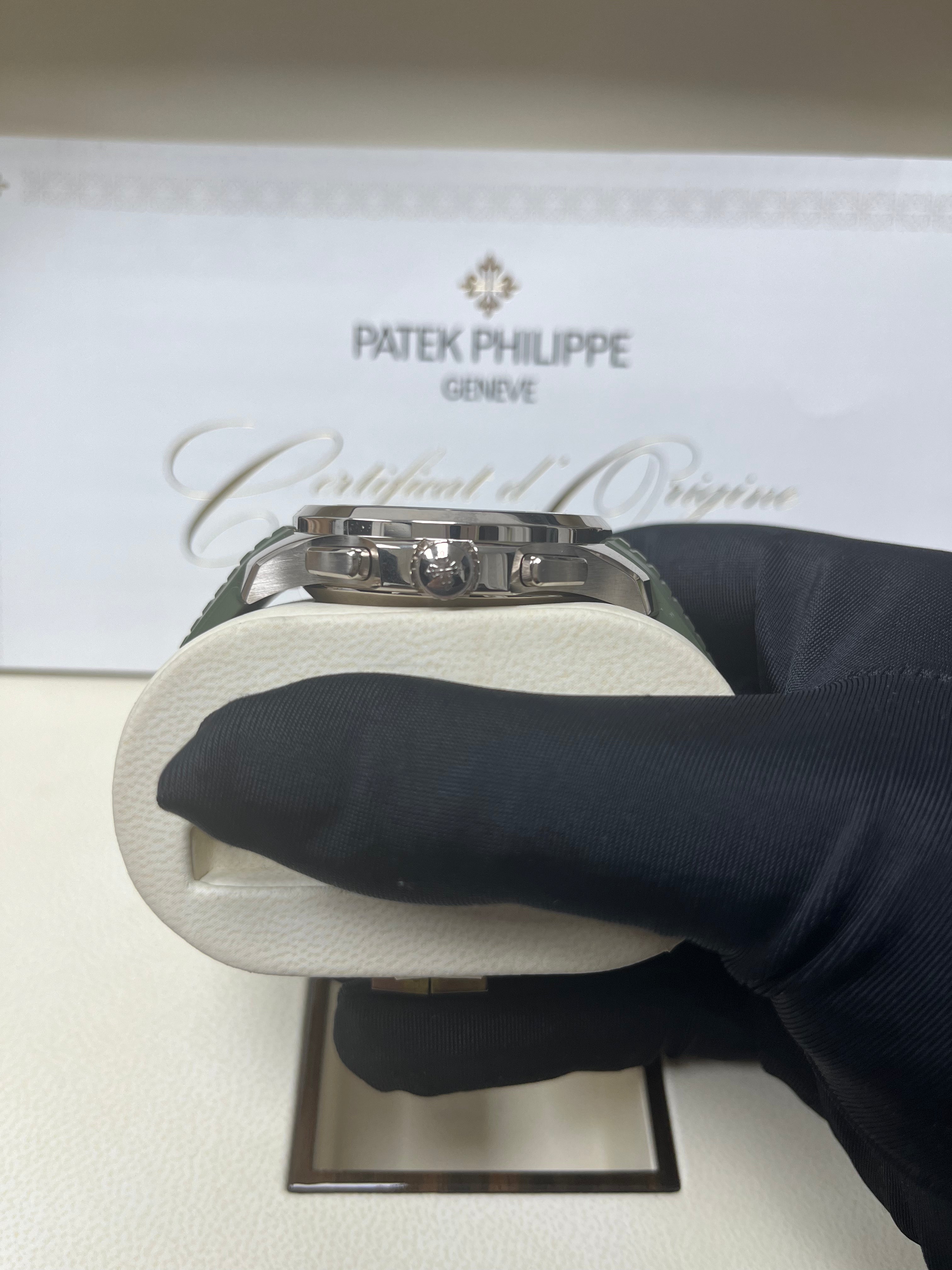 Patek Philippe Aquanaut 5968G-010 Self-Winding Men's Watch with Green Dial - Luxury Automatic Timepiece for Business & Formal Occasions