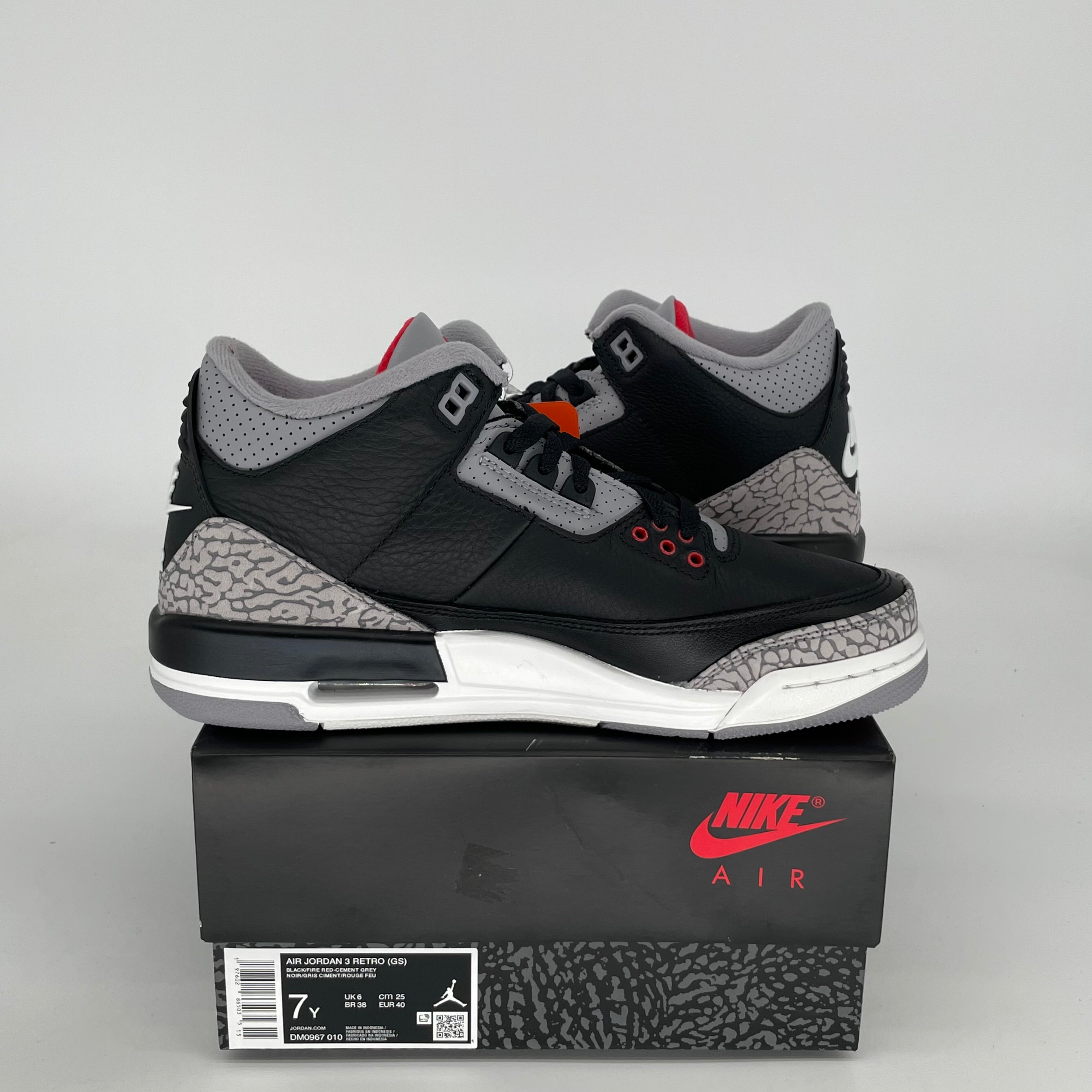 Original Air Jordan 3 Retro 'Black Cement' Sneakers - Size 7Y (DM0967-010) | Men's Basketball Shoes for Streetwear & Casual Style