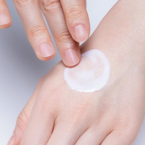 &be UV Milk Non-Chemical Moisturizing Mineral Sunscreen SPF 50+ PA++++ 100g - Gentle Face Sun Protection for Sensitive Skin, Daily Use Under Makeup