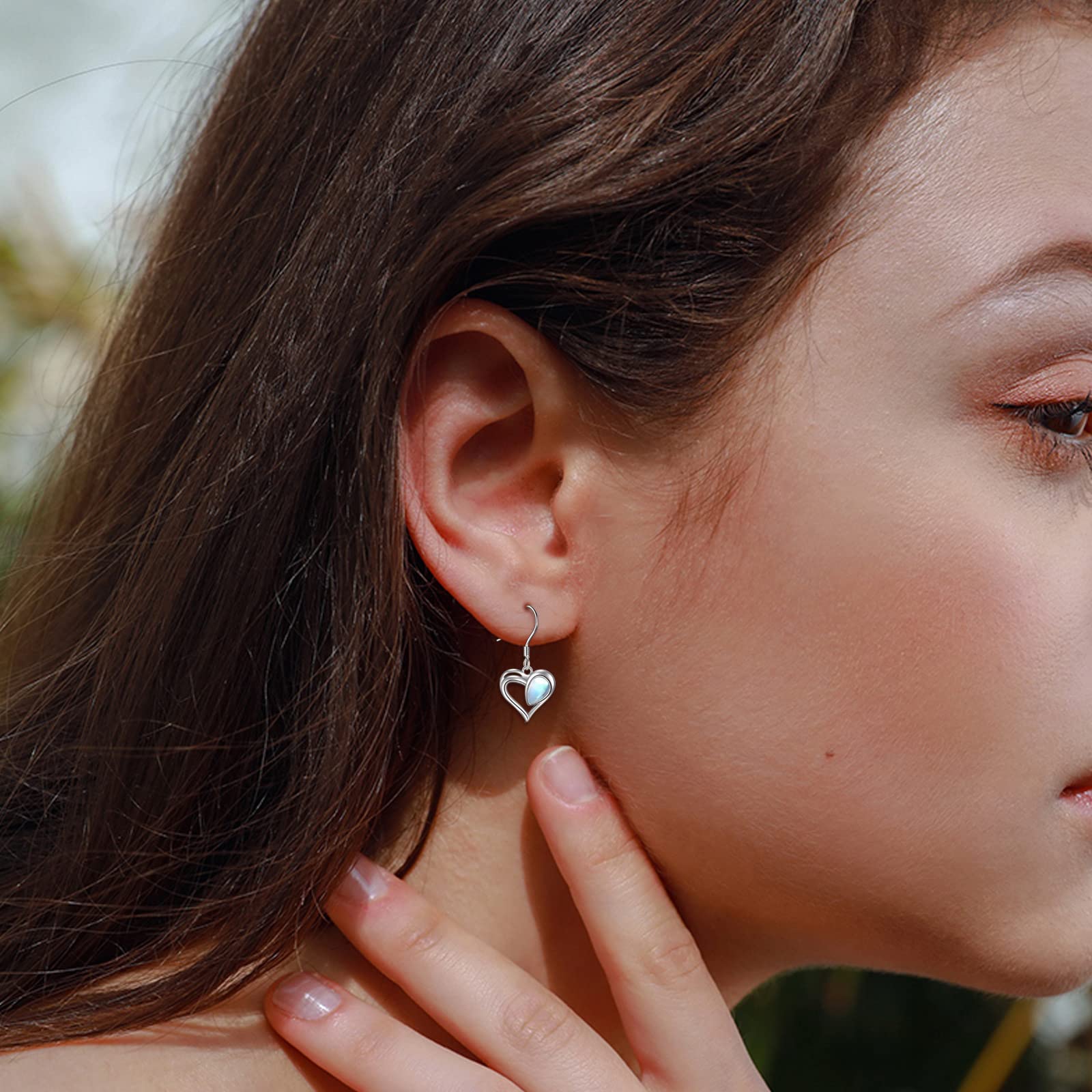 WINNICACA Sterling Silver Heart Moonstone Dangle Drop Earrings for Women | Elegant Moonstone Heart Jewelry | Perfect Birthday Gift for Her | Ideal for Date Nights, Weddings & Special Occasions