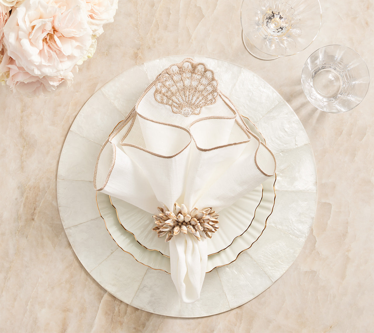 Round Capiz Placemats Set of 4 - Natural Shell Decor for Dining Table - Perfect for Dinner Parties, Wedding Decor & Home Decor