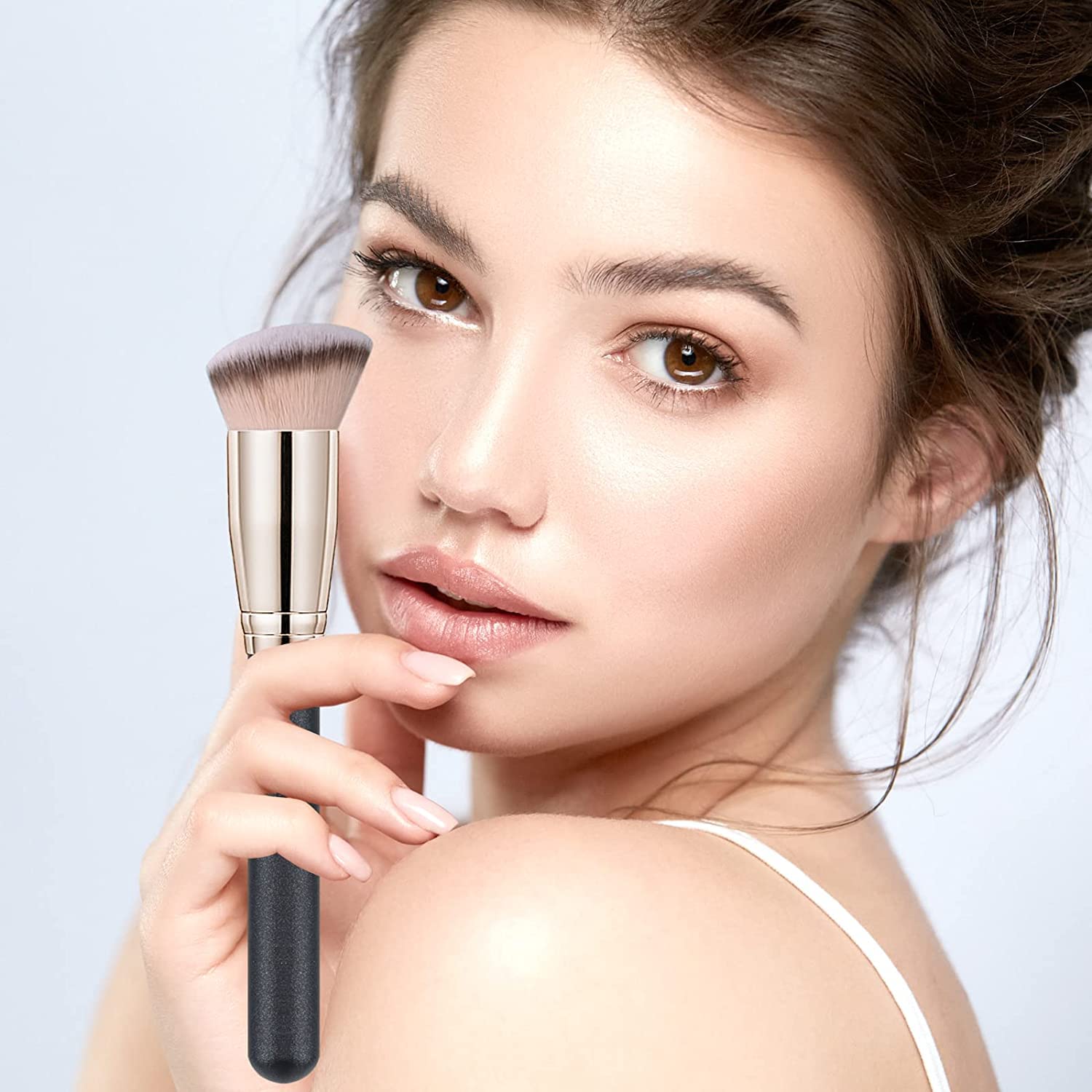 Famecia Angled Kabuki Brush - Liquid & Powder Foundation for Flawless Makeup