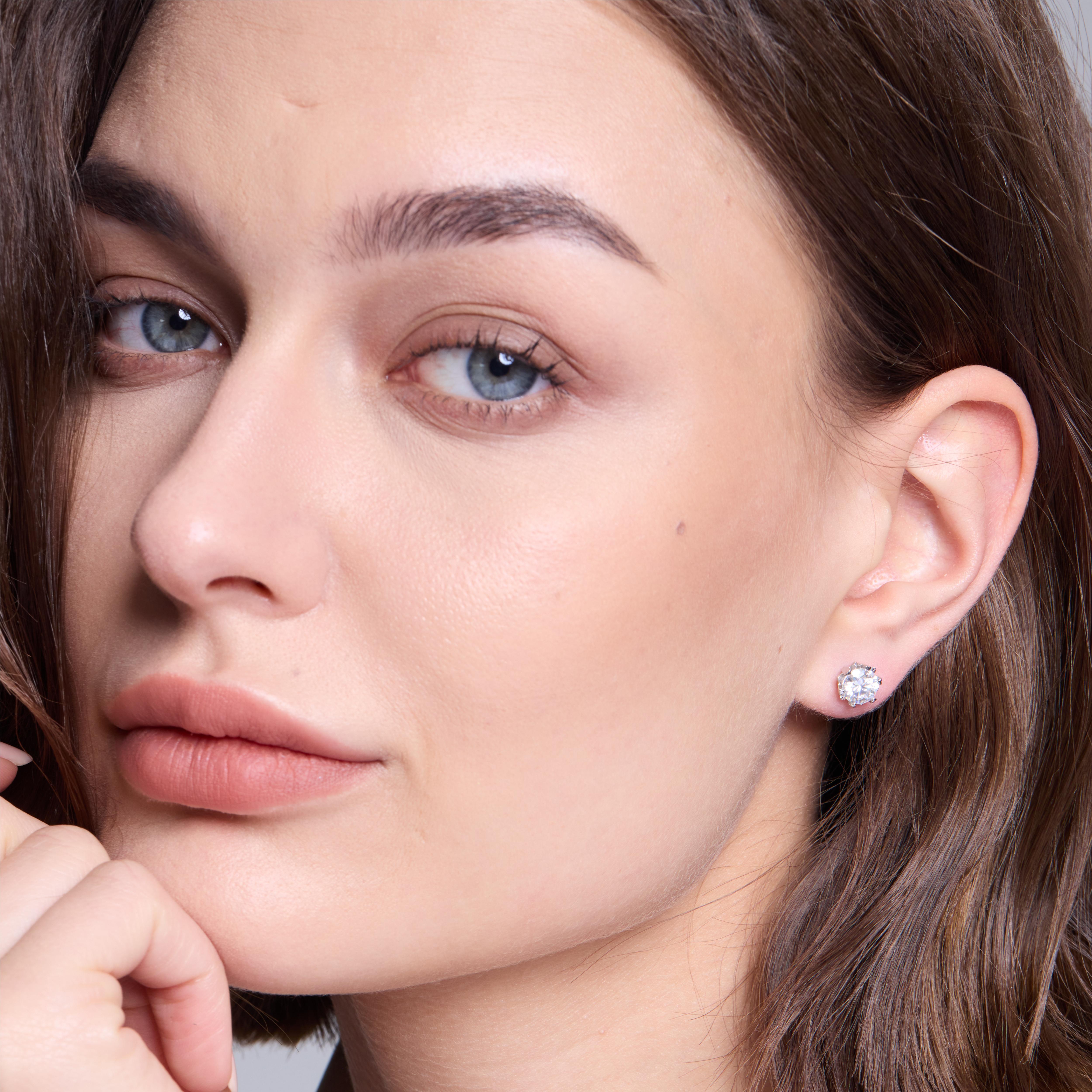 Romantic Moissanite Flower Stud Earrings for Women - Elegant Gift for Valentine's Day, Anniversary & Wedding - Perfect for Everyday Wear & Special Occasions