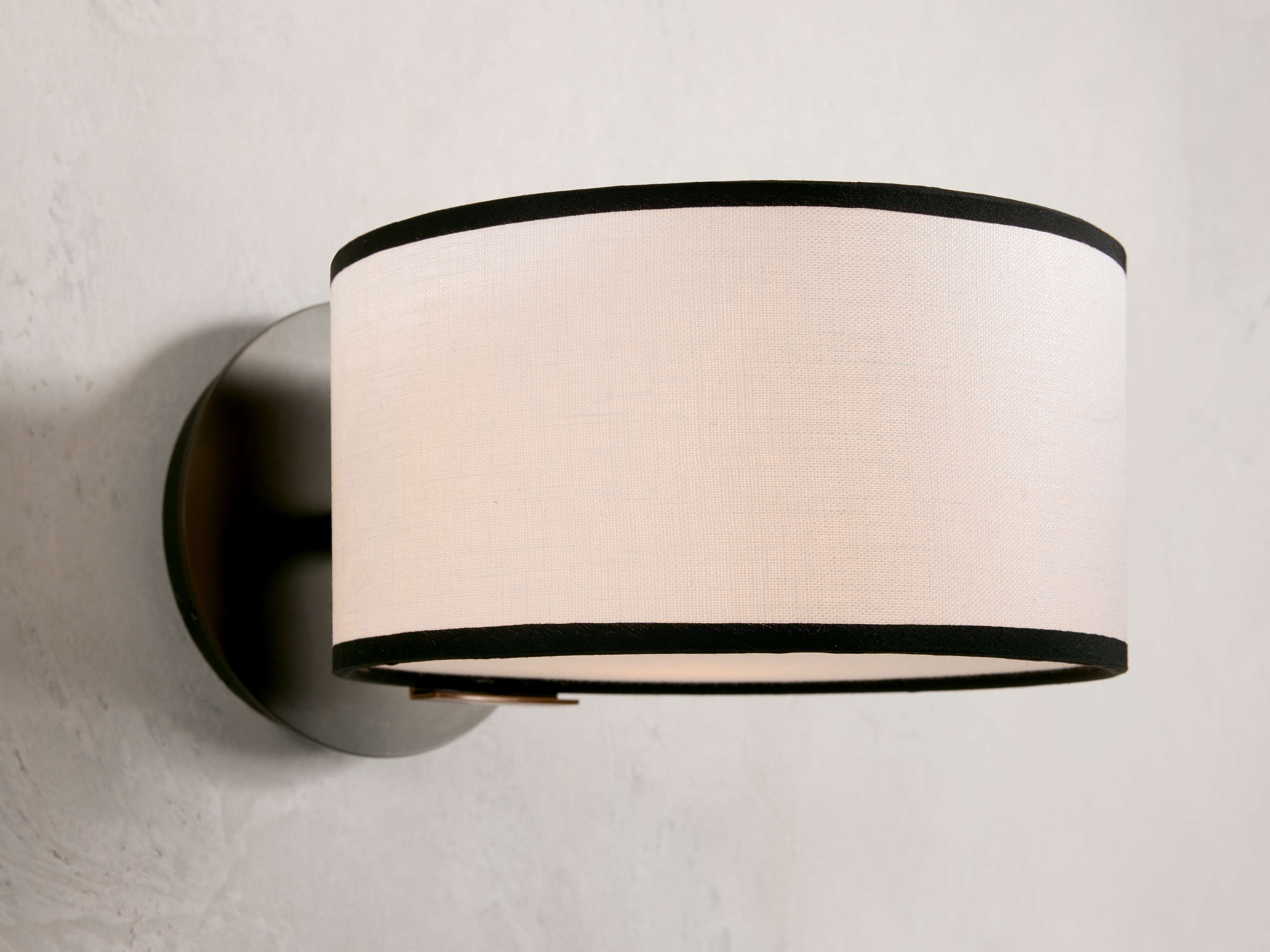 Daphne Wall Sconce - Modern LED Wall Light Fixture for Bedroom, Living Room & Hallway - Elegant Home Decor Lighting for Indoor Spaces