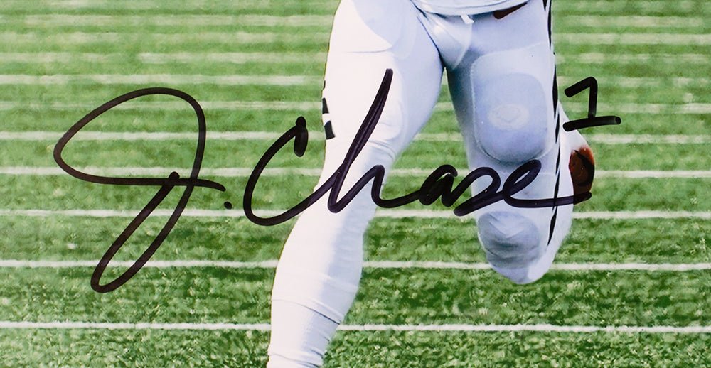 Ja'Marr Chase Autographed Framed 16x20 Cincinnati Bengals vs Vikings Game Photo - Limited Edition Collectible for Sports Fans & Memorabilia Enthusiasts - Perfect for Man Cave, Sports Bar, or Gift Idea
