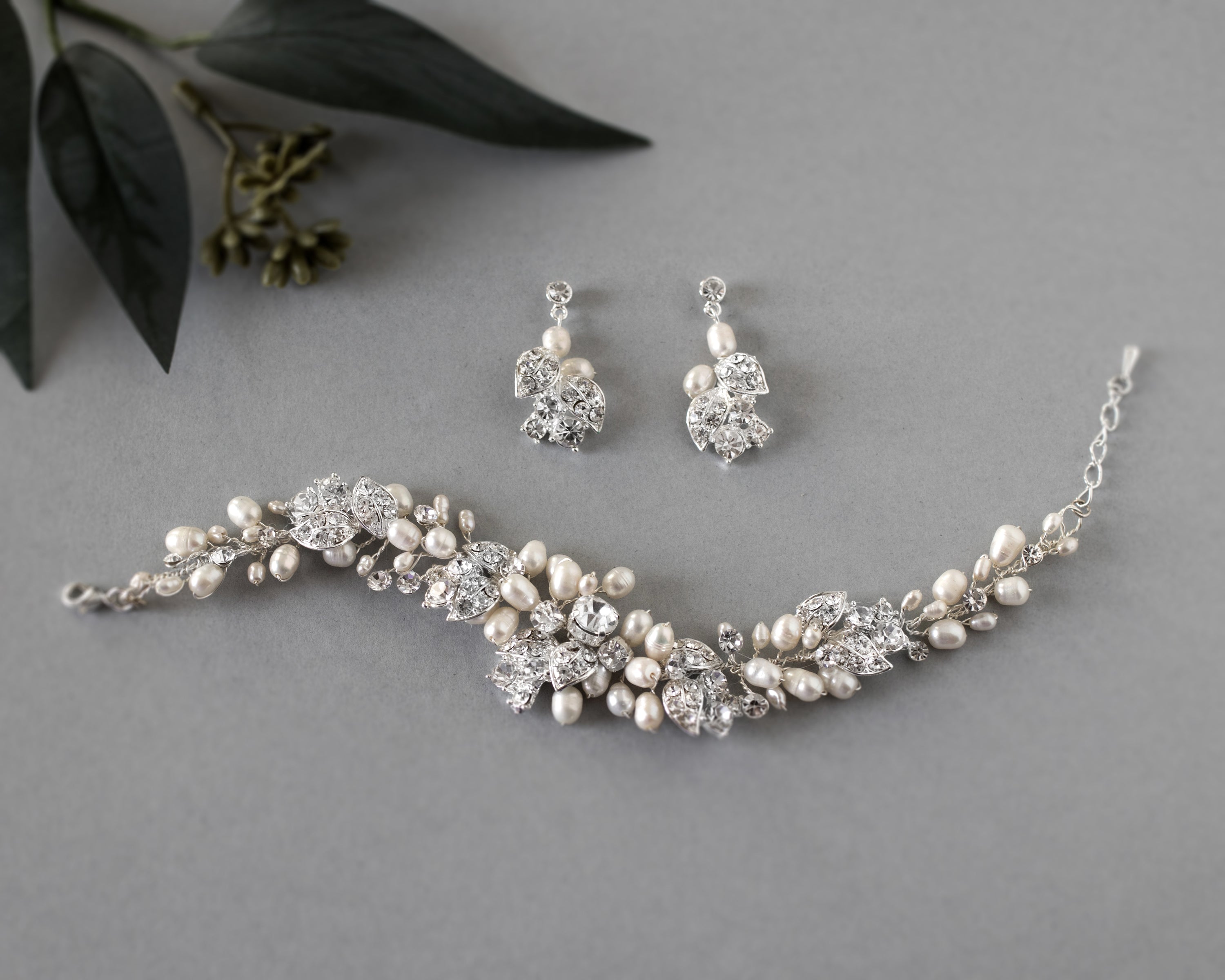 Elegant Freshwater Pearl & Crystal Bracelet & Earrings Set for Women – Perfect for Weddings, Parties & Special Occasions