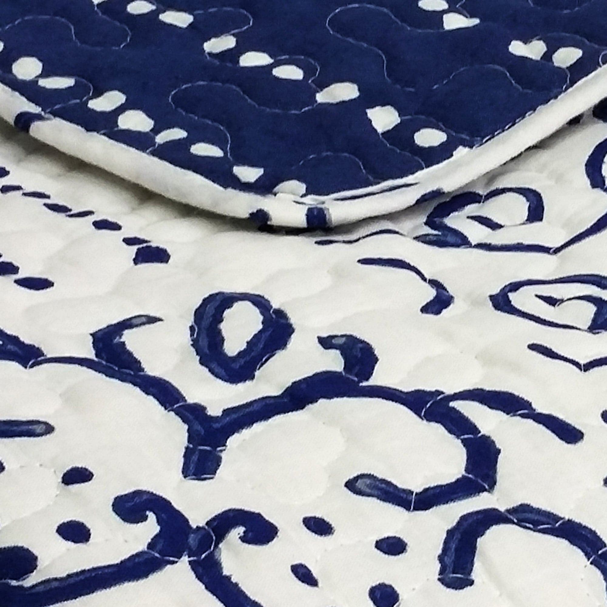 Monique Soft & Cozy Throw Blanket - Luxurious Fleece Blanket for Couch, Bed, and Travel - Perfect for Winter, Gifts, and Home Decor