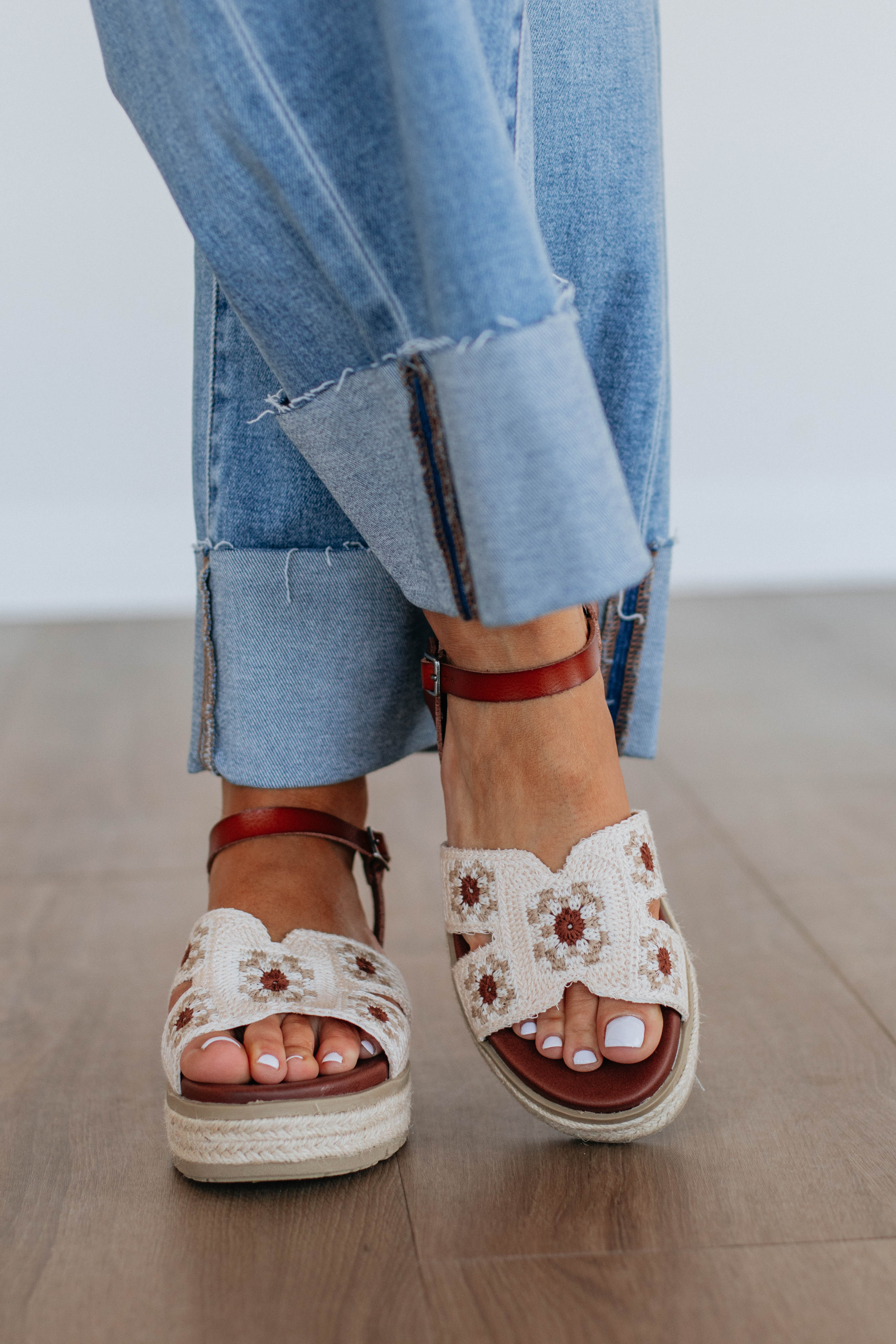 Stylish and Comfortable Women's Sandals for Summer - Perfect for Beach, Vacation, and Casual Outings