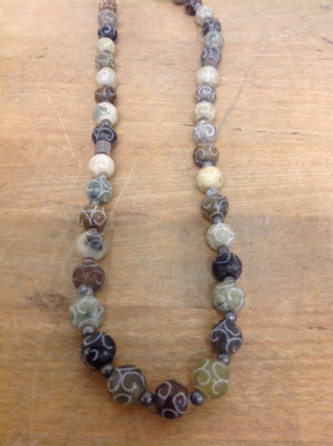 Green Beaded Stone Necklace for Women - Elegant Bohemian Jewelry for Everyday Wear & Special Occasions