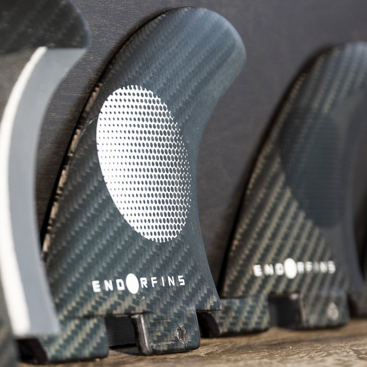 Endorfins 5 Fin Slater KS1 Surfboard Fin Set - Medium Size, 2 Tab, Black/White - Compatible with FCS 2 Fin Box - Perfect for Performance Surfing and Wave Riding