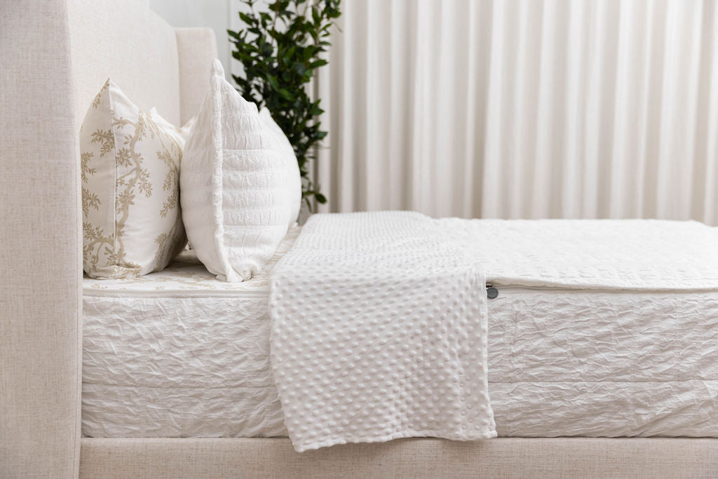 Luxury Mallory Silk Pillowcase for Hair & Skin Care - Soft & Hypoallergenic Bedding for a Better Sleep Experience