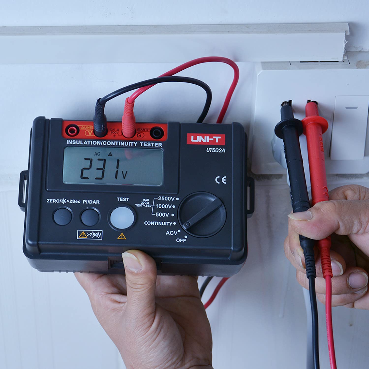UNI-T UT502A 2500V Digital Insulation Resistance Tester - Megohmmeter with LCD Backlight, High Voltage Voltmeter & Continuity Tester for Electrical Safety Testing - Perfect for Electricians, HVAC Technicians & Industrial Maintenance