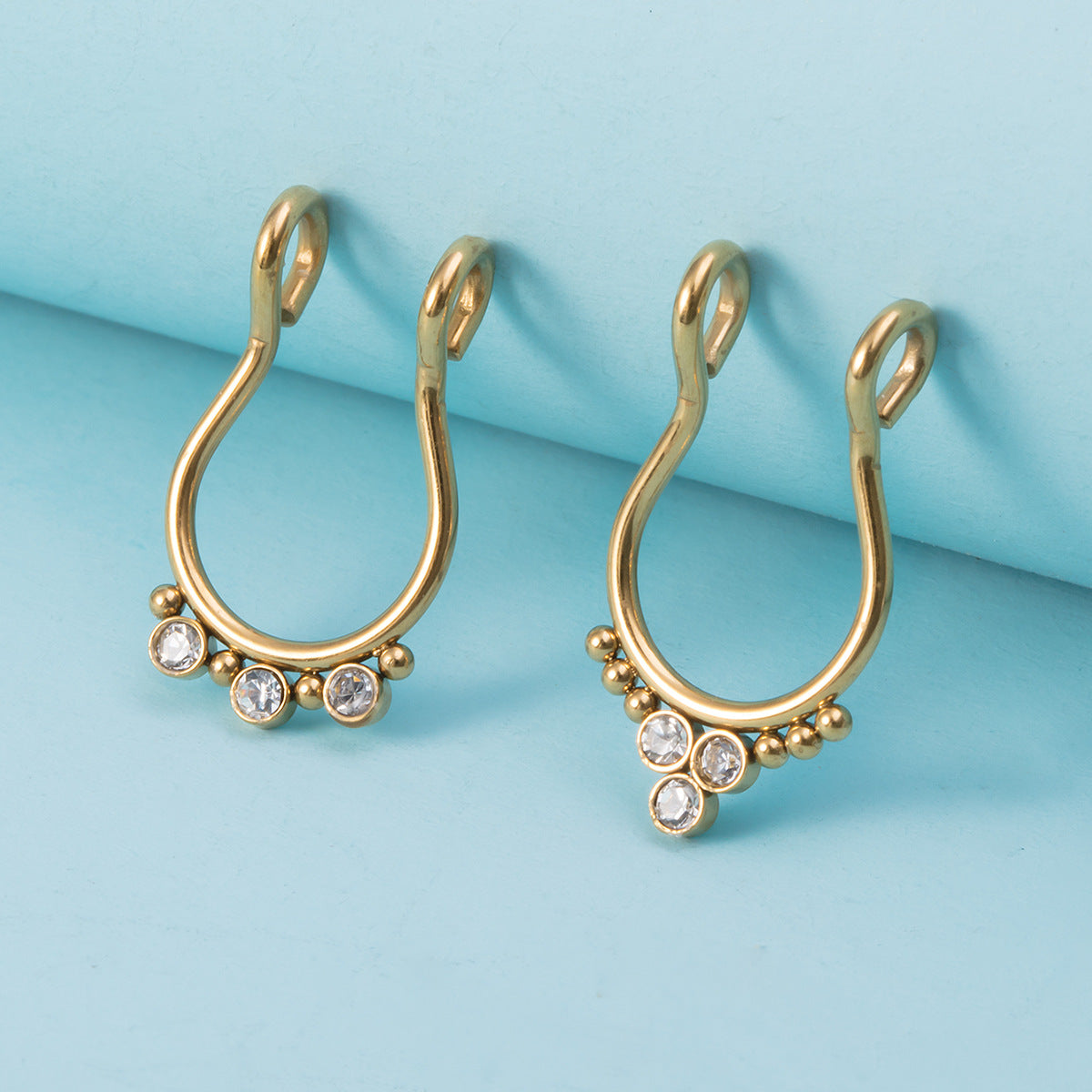 Gold Horseshoe Fake Nose Ring - No Piercing Clip On Nose Hoop Jewelry for Women | Perfect for Costume Parties, Halloween & Boho Fashion