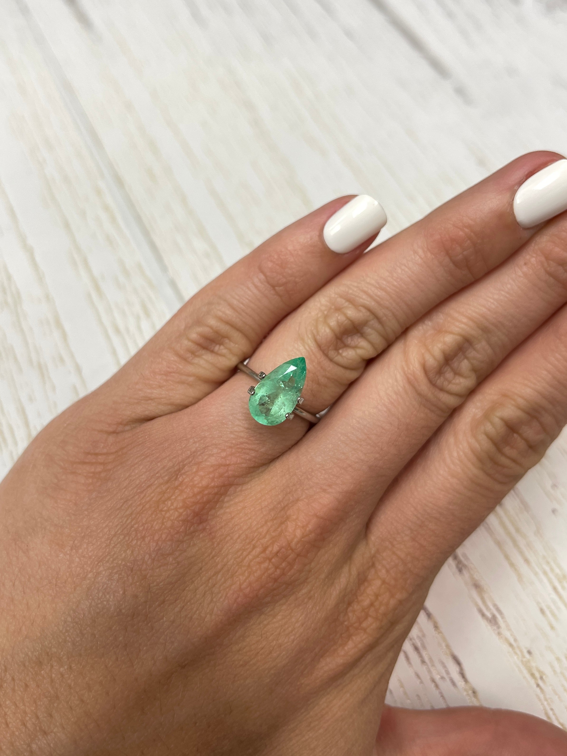 2.76 Carat Natural Colombian Emerald Pear Cut Loose Gemstone - Stunning Green Elongated Shape for Jewelry Making, Engagement Rings & Luxury Gifts