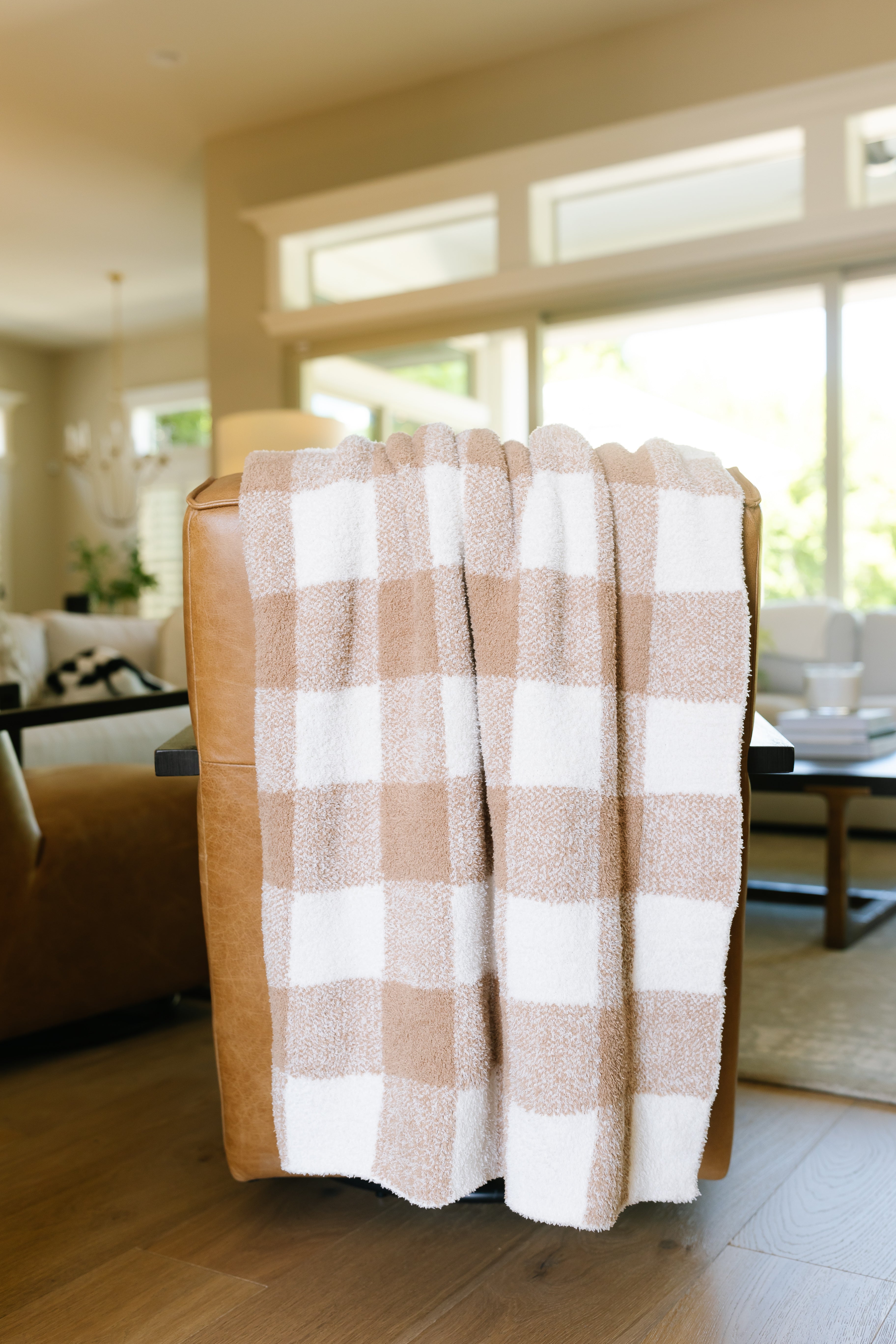 Soft Tan Gingham Plush Blanket - Cozy & Stylish Throw for Bed, Couch, and Home Decor | Perfect for Gifts, Relaxation, and Winter Warmth