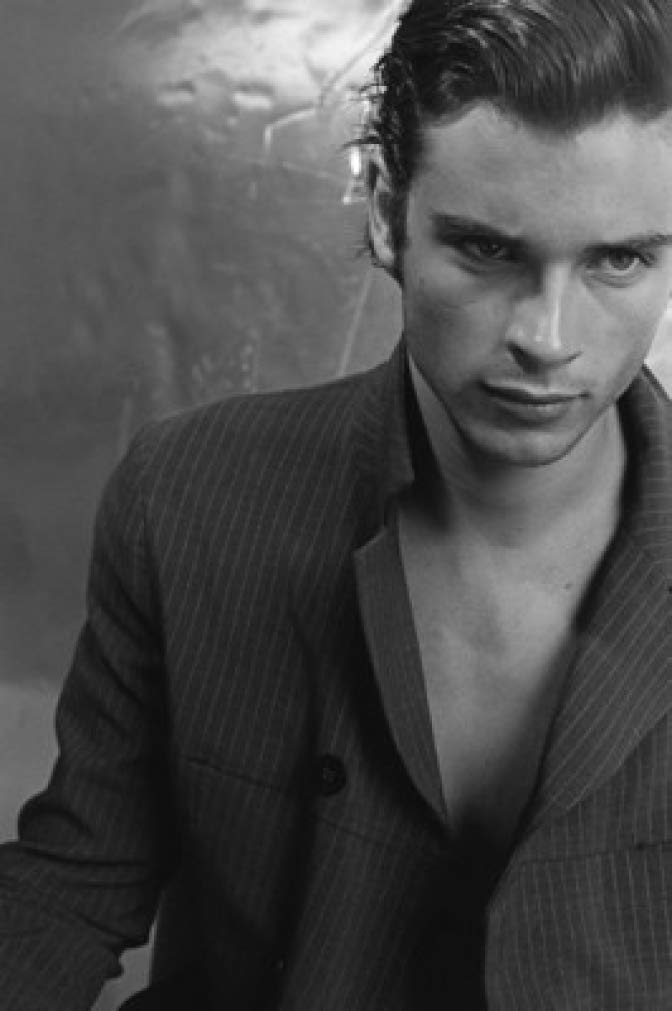 Tom Welling 24x36 Metal Wall Art Print - Rare Collectible Poster for Home & Office Decor - Perfect for Living Room, Bedroom, or Man Cave Display