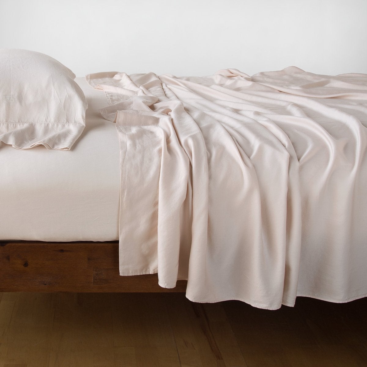 Madera Luxe Fitted Sheet - 100% Organic Cotton Queen Size Bed Sheet Set - Soft & Breathable for All-Season Comfort - Perfect for Master Bedroom, Guest Room & Vacation Homes