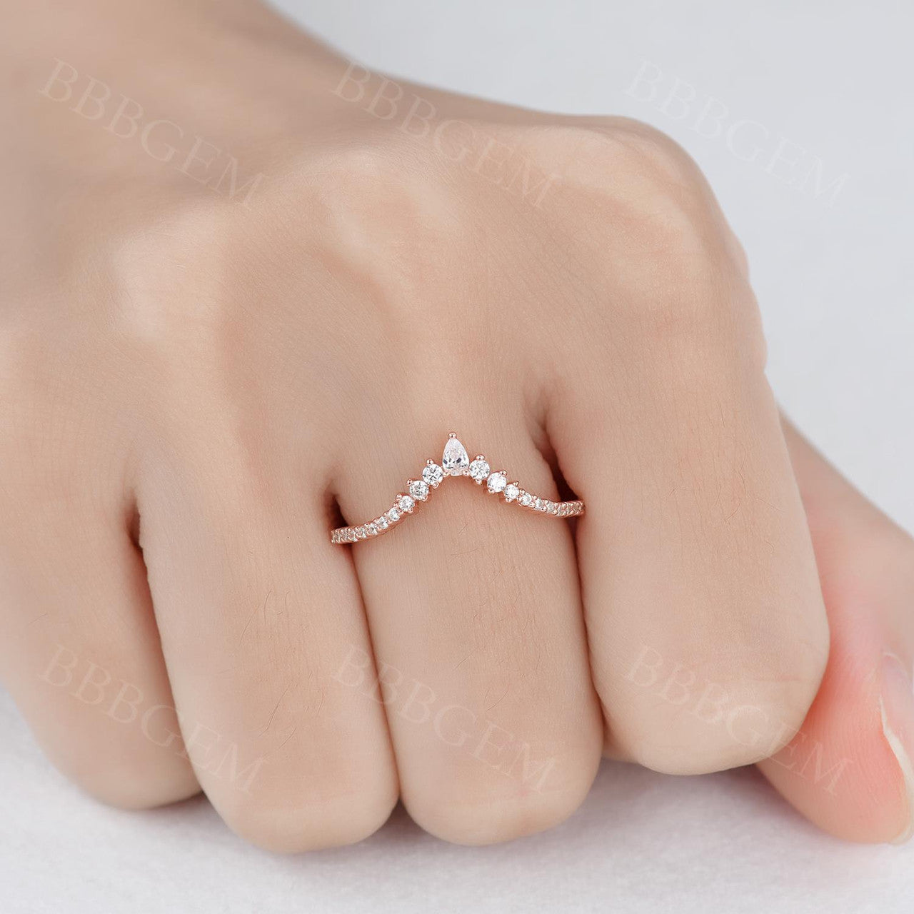 Rose Gold Curved Moissanite Wedding Band - Pear & Round Cut Engagement Ring for Women - Perfect for Bridal Jewelry, Anniversary Gifts & Special Occasions