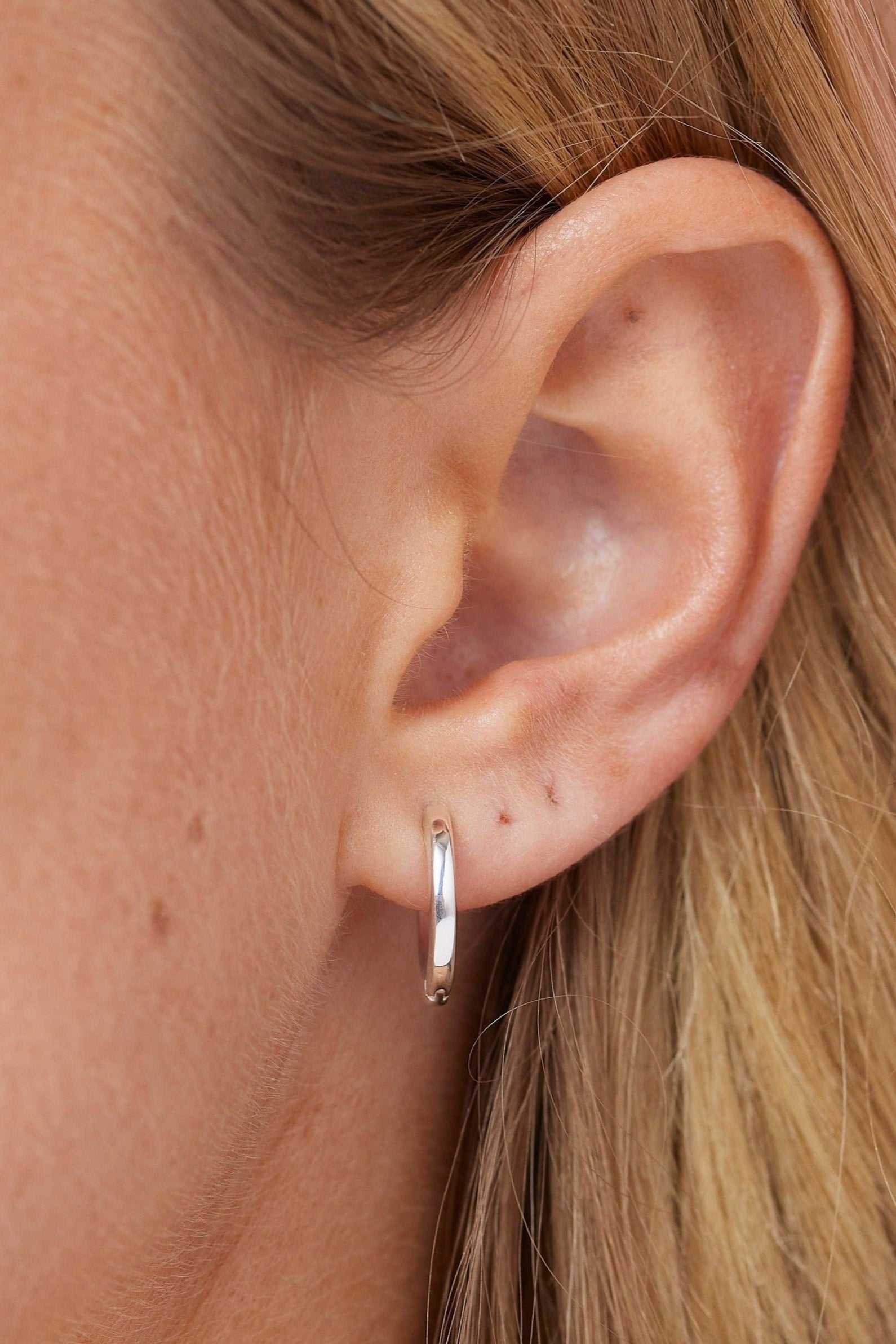 Stylish Polished Silver Huggie Hoop Earrings - Medium Size for Everyday Wear & Gifts